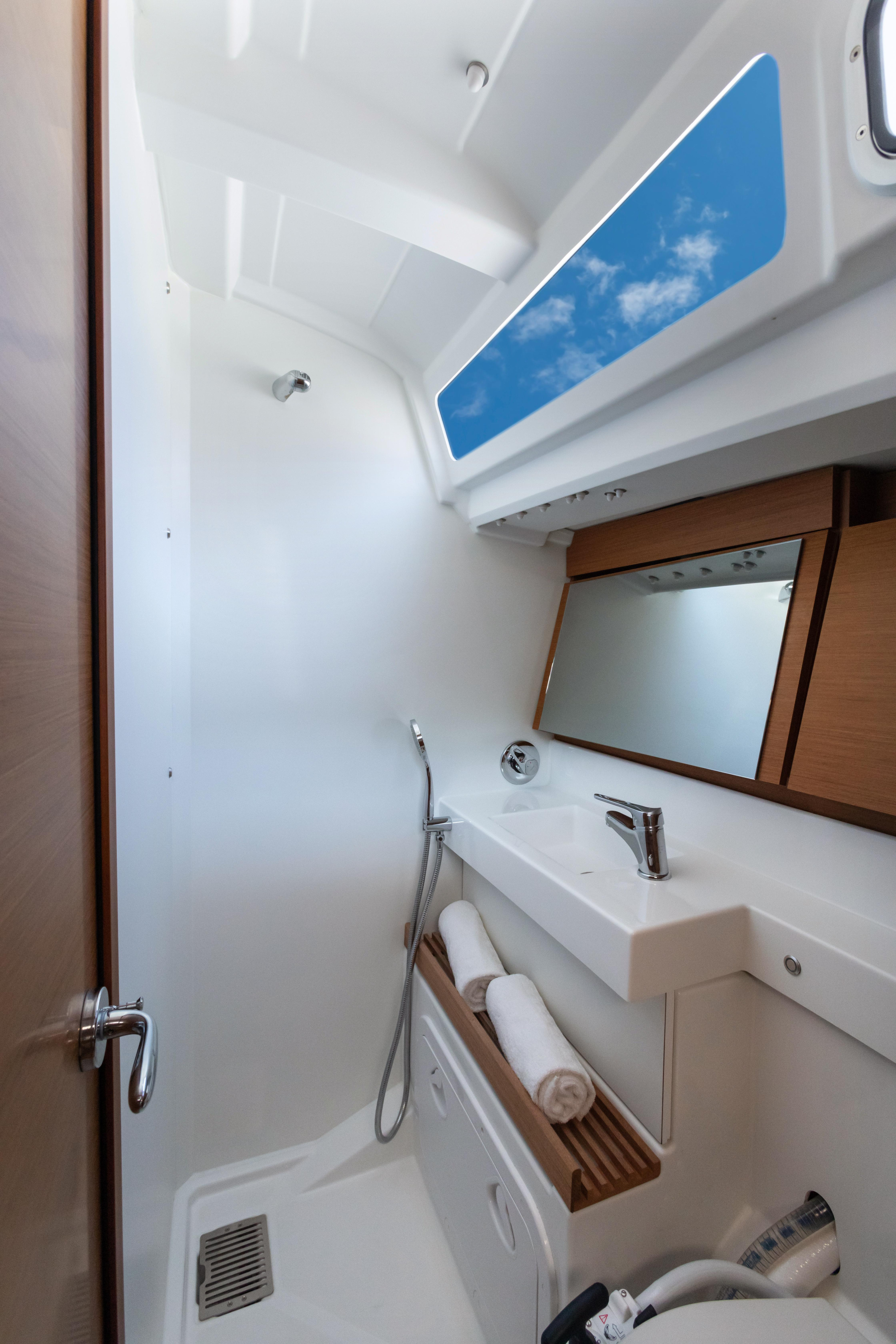 Photo #7 - Sun Odyssey 440 (Vittoria - Standard line) in Capo d'Orlando - 25311