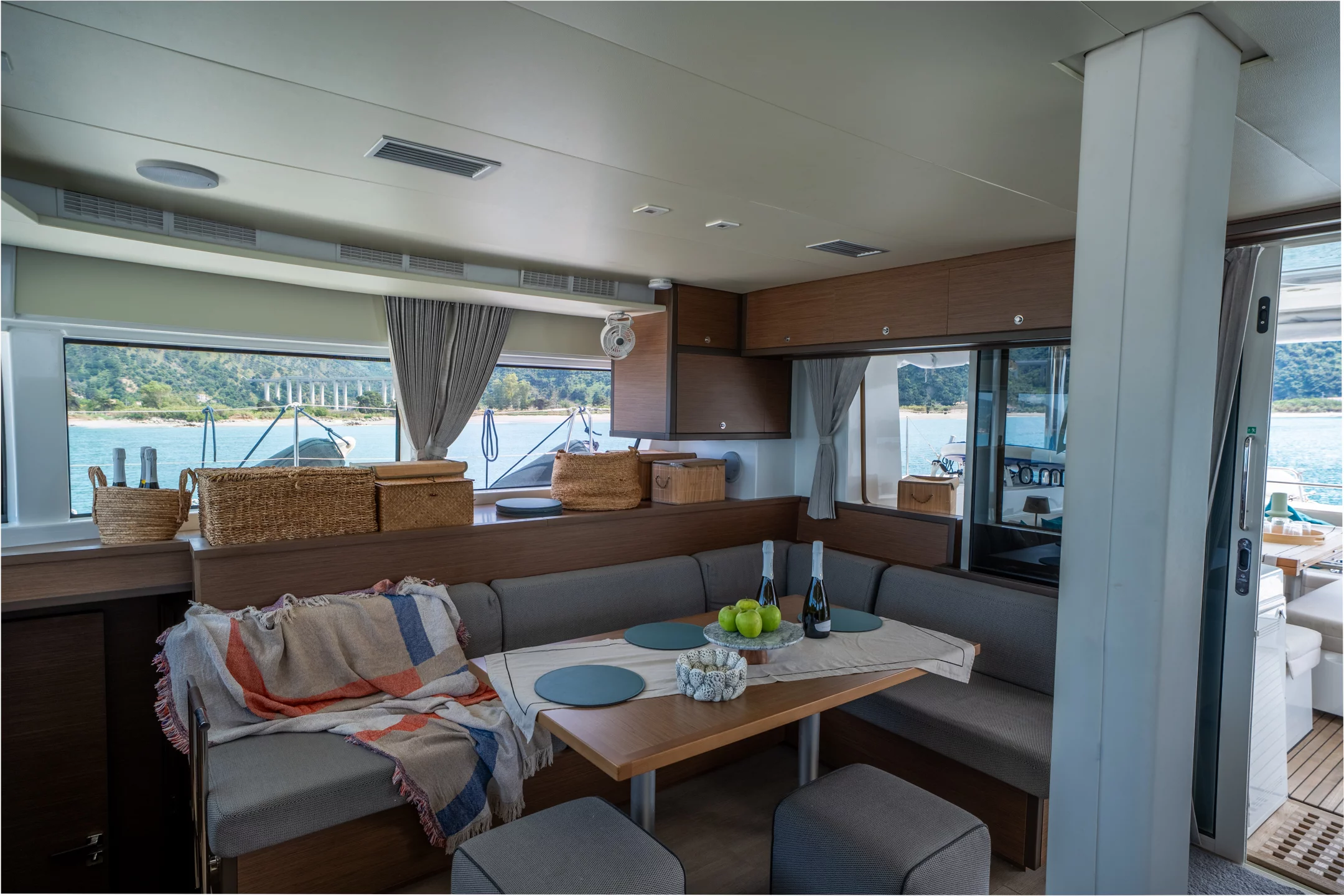 Lagoon 52F (SAILUXE - Fichissimo) Dinette - 22