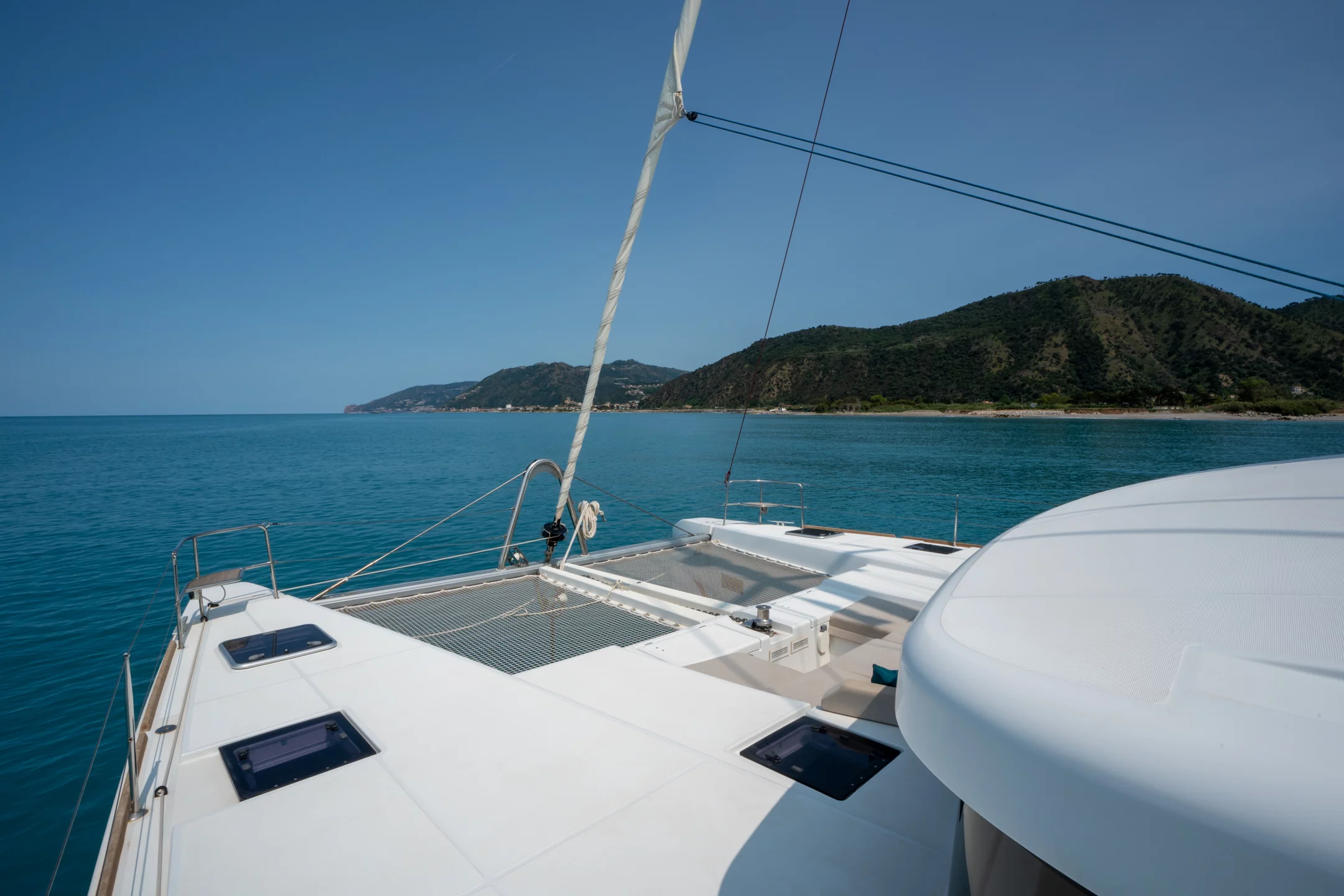 Lagoon 52F (SAILUXE - Fichissimo) Bow - 17