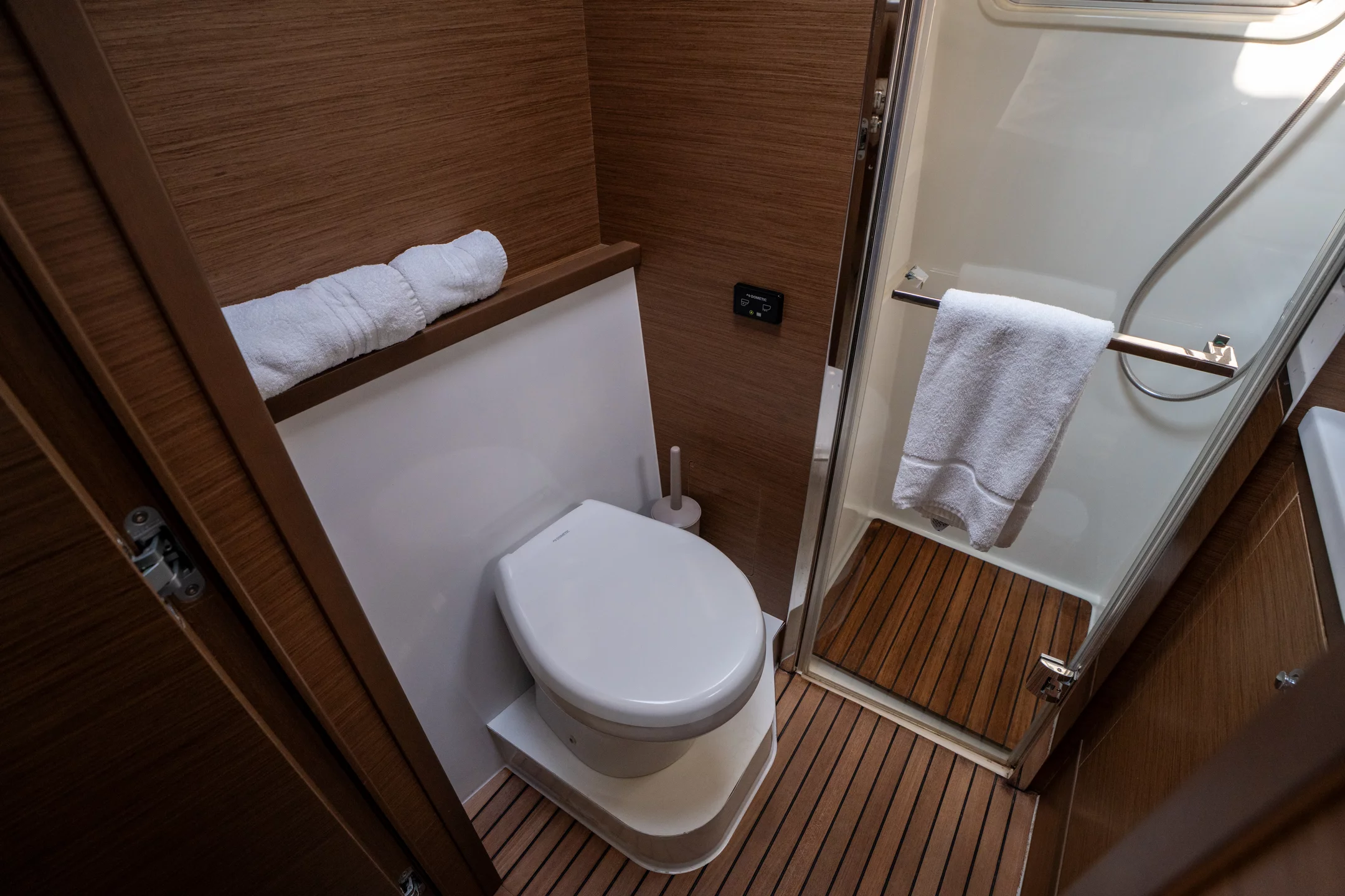 Lagoon 52F (SAILUXE - Fico) Toilet - 18