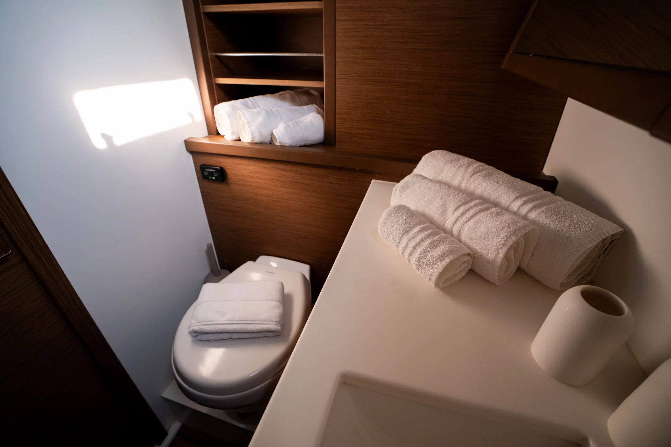Lagoon 52F (SAILUXE - Fico) Toilet - 17