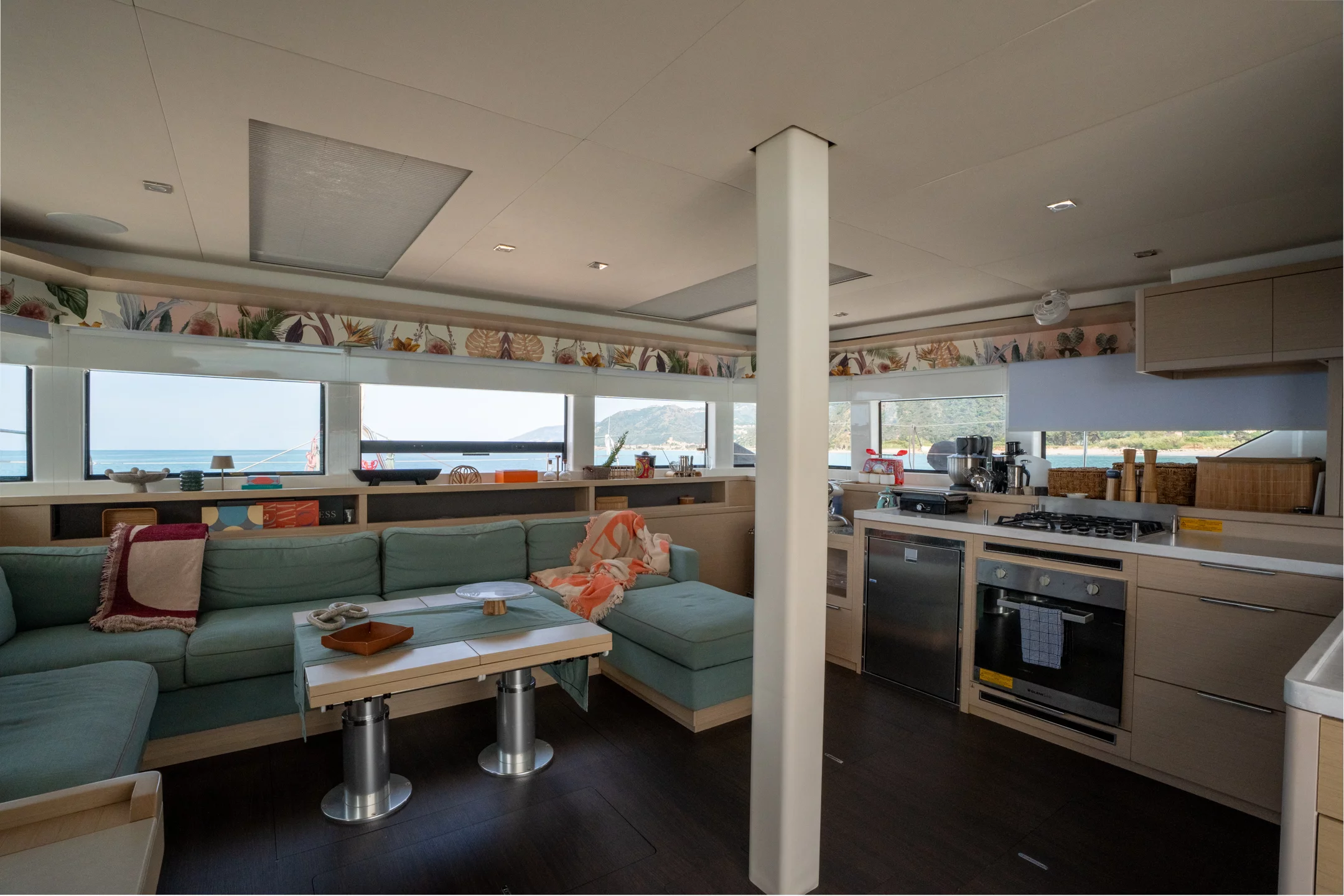 Lagoon 55 (SAILUXE - Strafico) Dinette - 1
