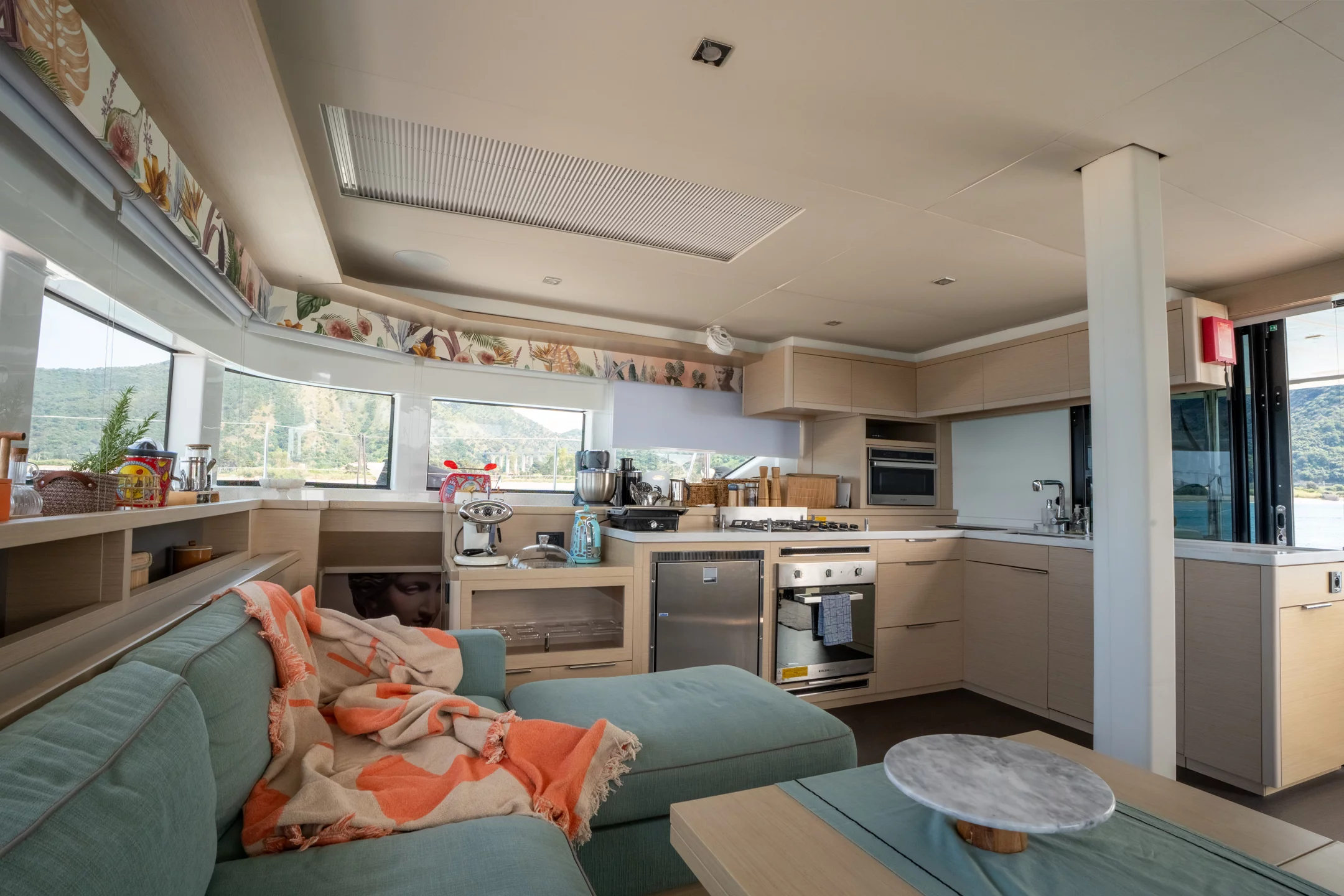 Lagoon 55 (SAILUXE - Strafico) Dinette - 3