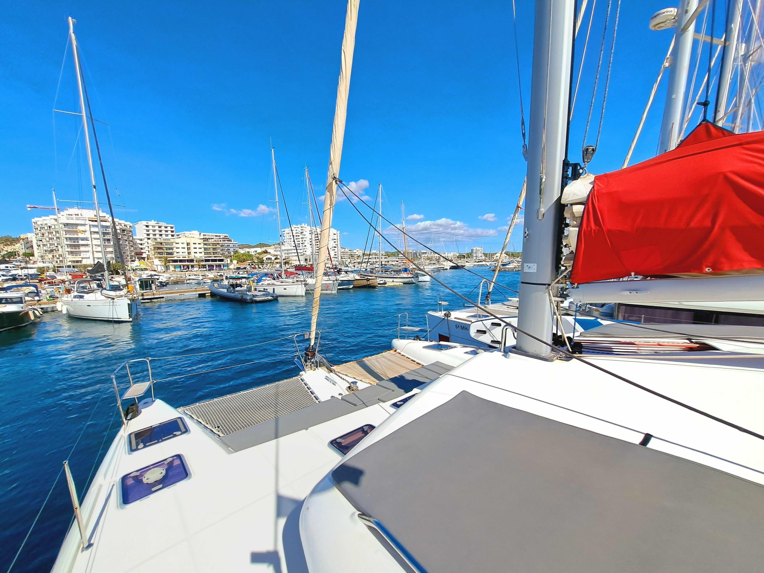 Photo #8 - LAGOON 421 (THE MOB) in Sant Antoni de Portmany - 25210