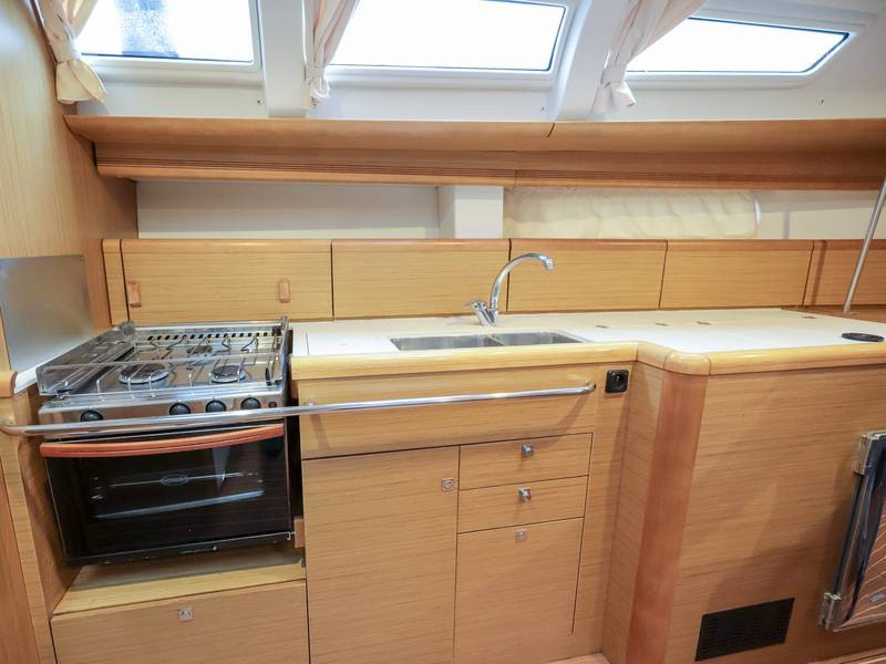 Photo #7 - Sun Odyssey 44 i (OCEANIA) in Salivoli - 12664