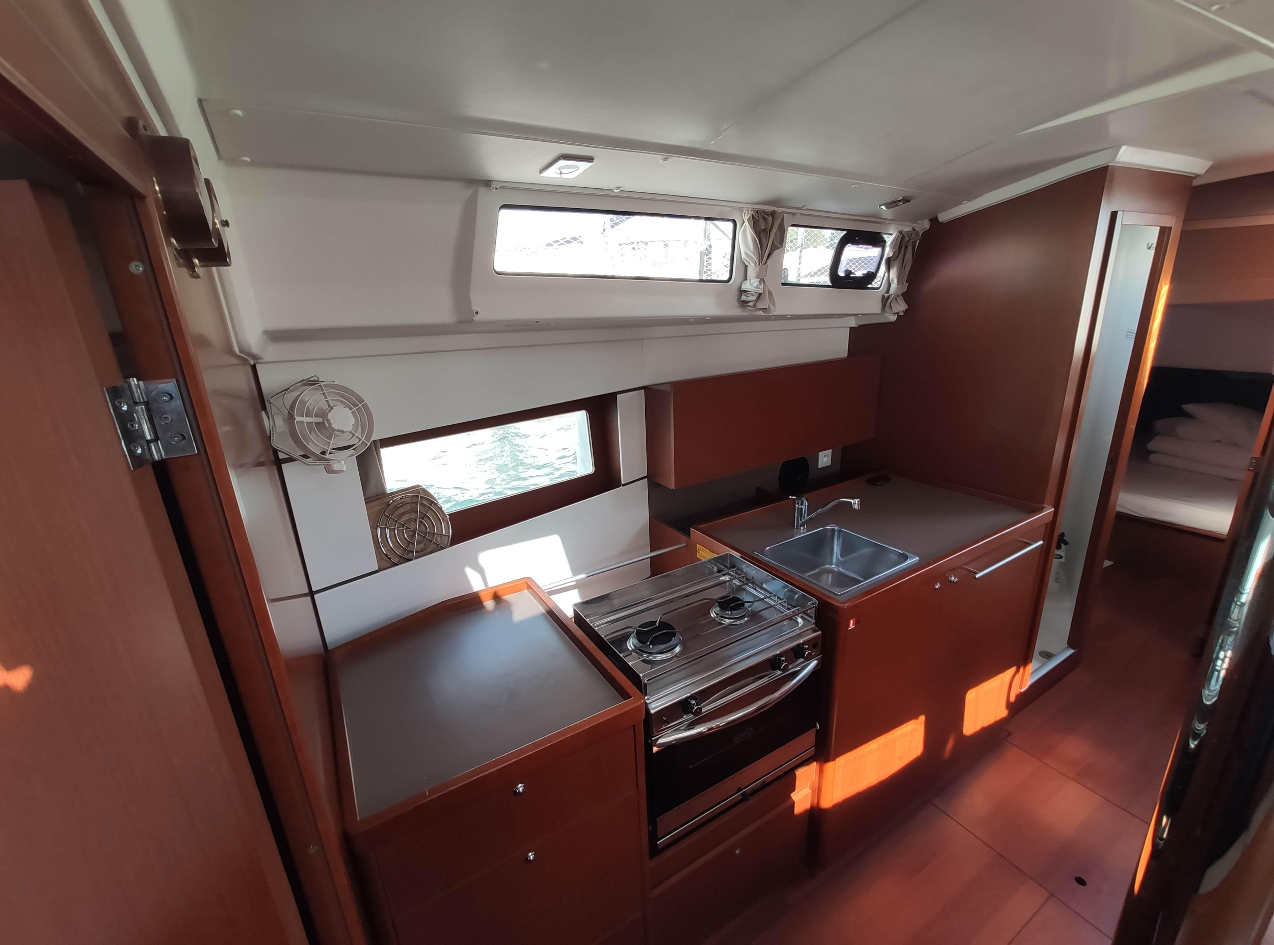 Photo #5 - Oceanis 38.1 (Citrea) in Krk - 8355