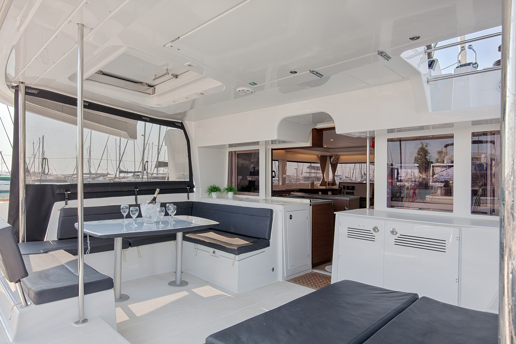 Photo #5 - Lagoon 450 Flybridge (Smile) en Athènes - 9496