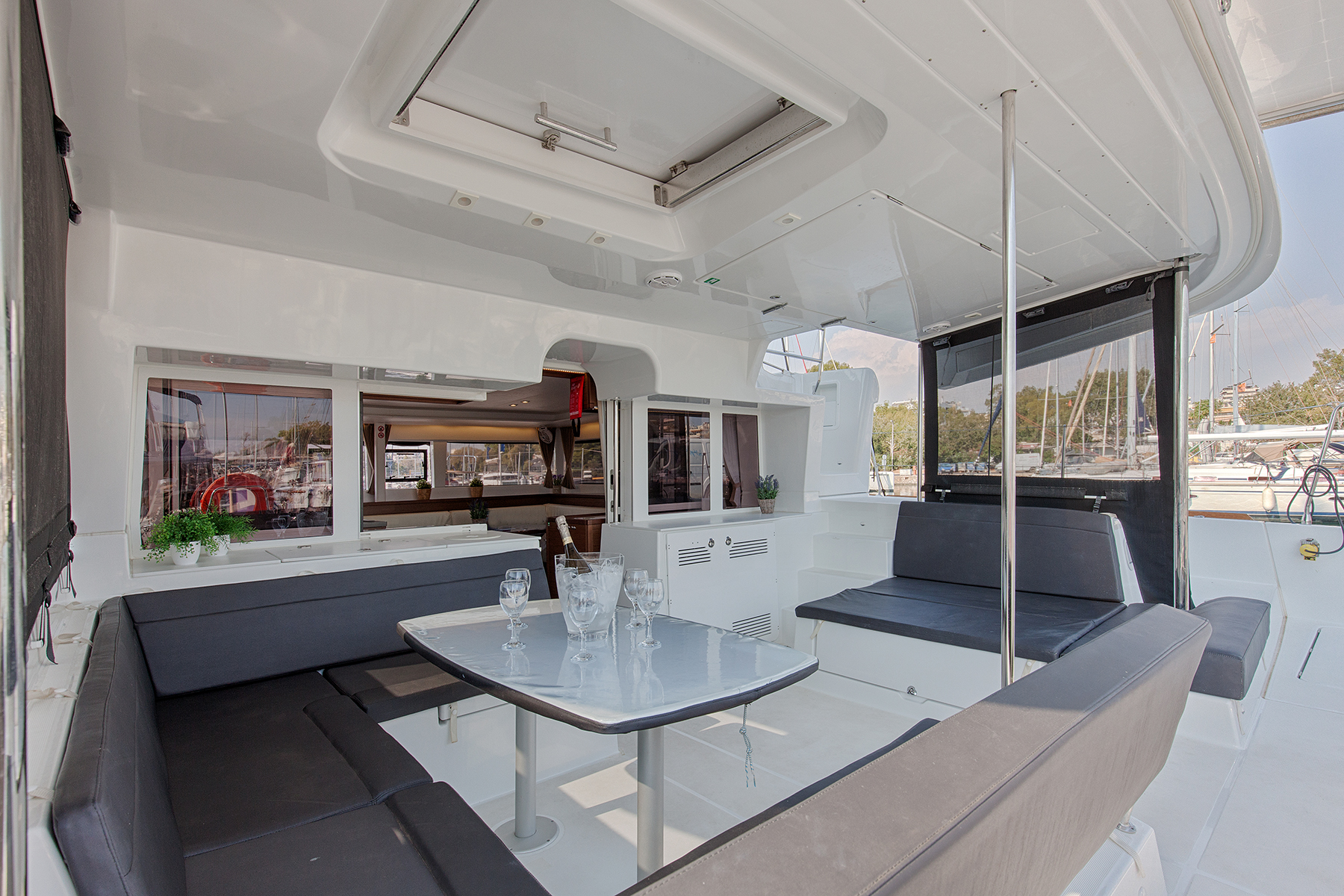 Photo #11 - Lagoon 450 Flybridge (Smile) en Athènes - 9496