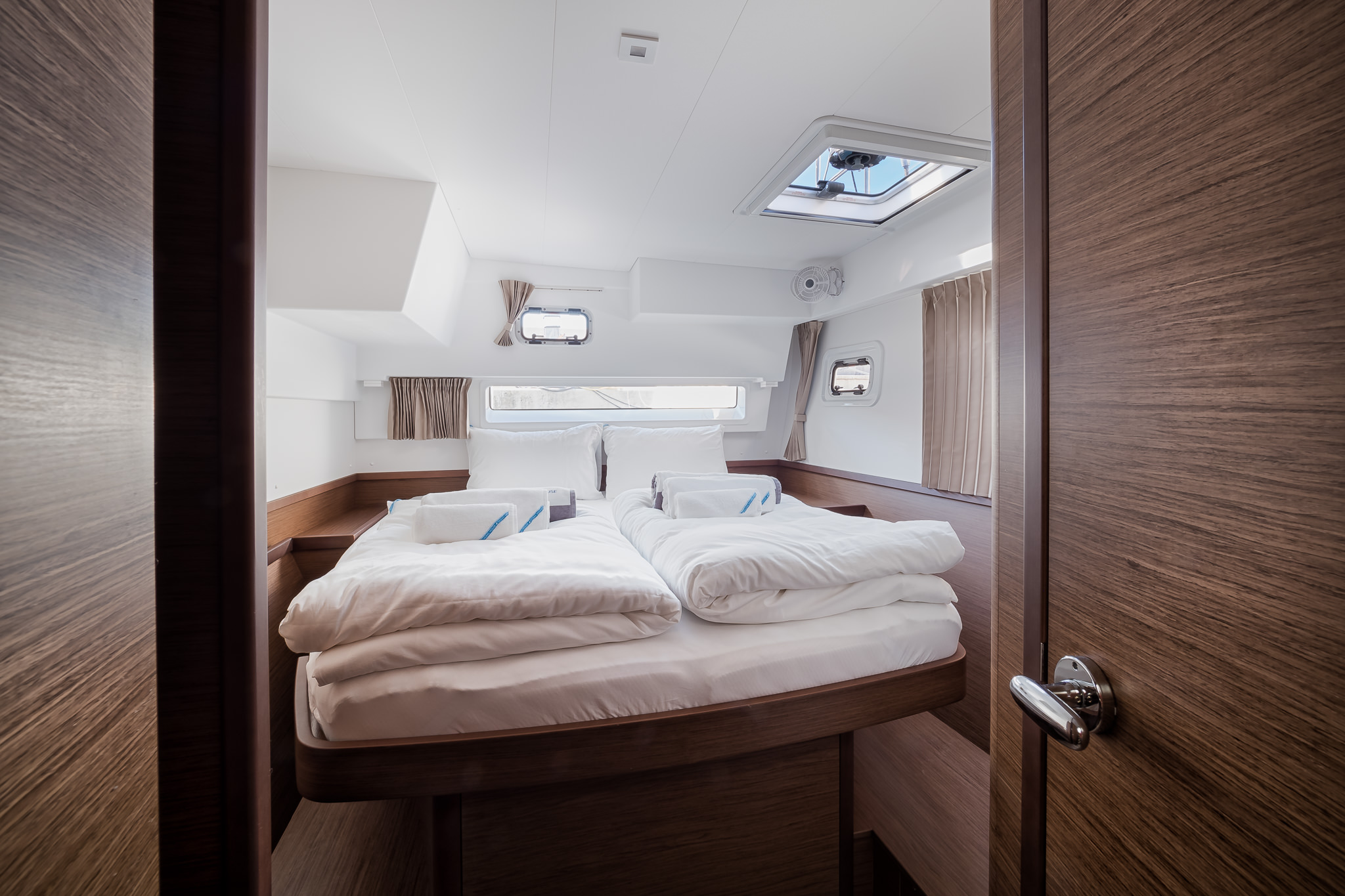 Photo #9 - Lagoon 42 (LA PERLA (WITH AC& OWNER VERSION)) in Kastela - 9191