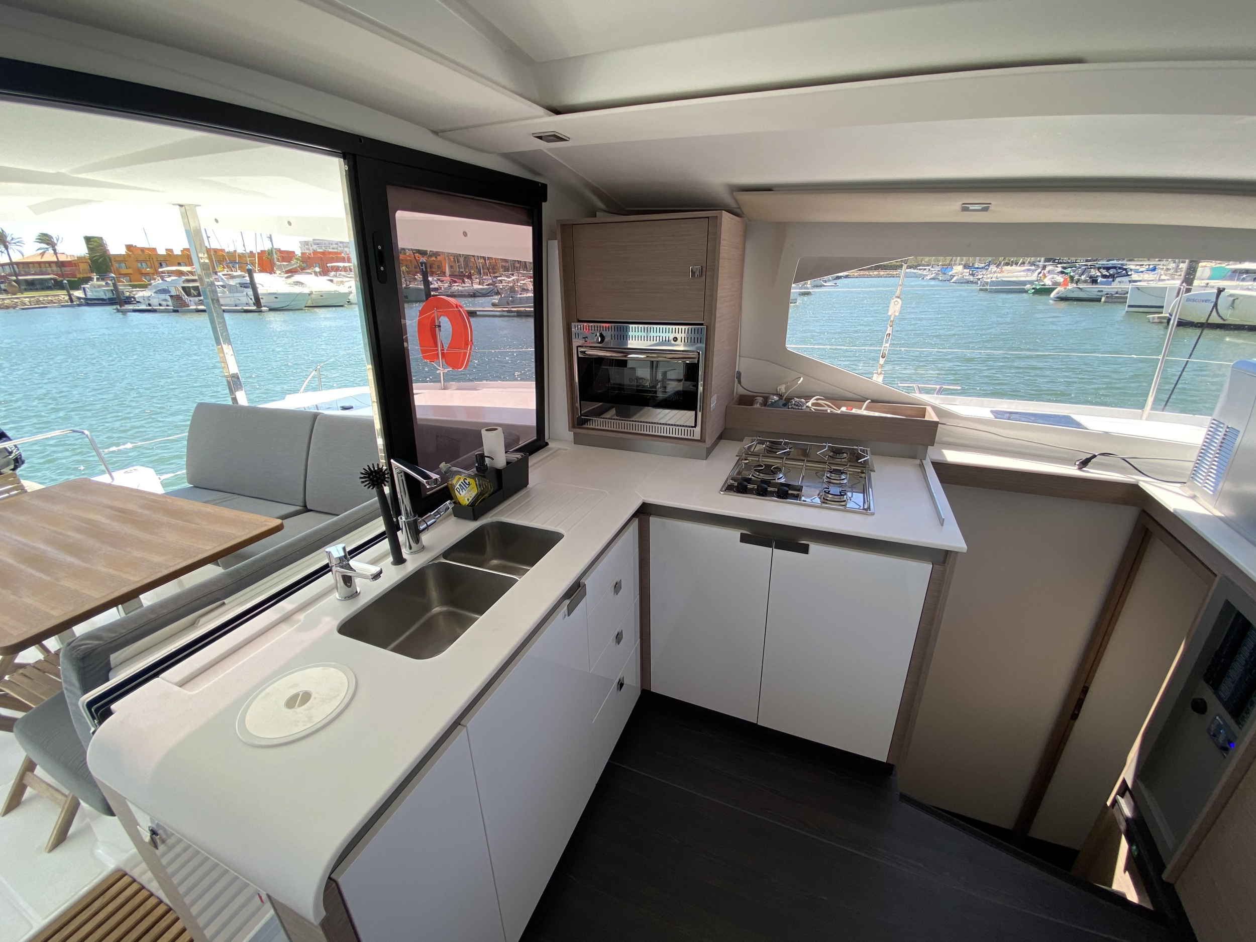 Photo #7 - Isla 40 (Foutaine Pajot ISLA 40) in Portimao - 16165