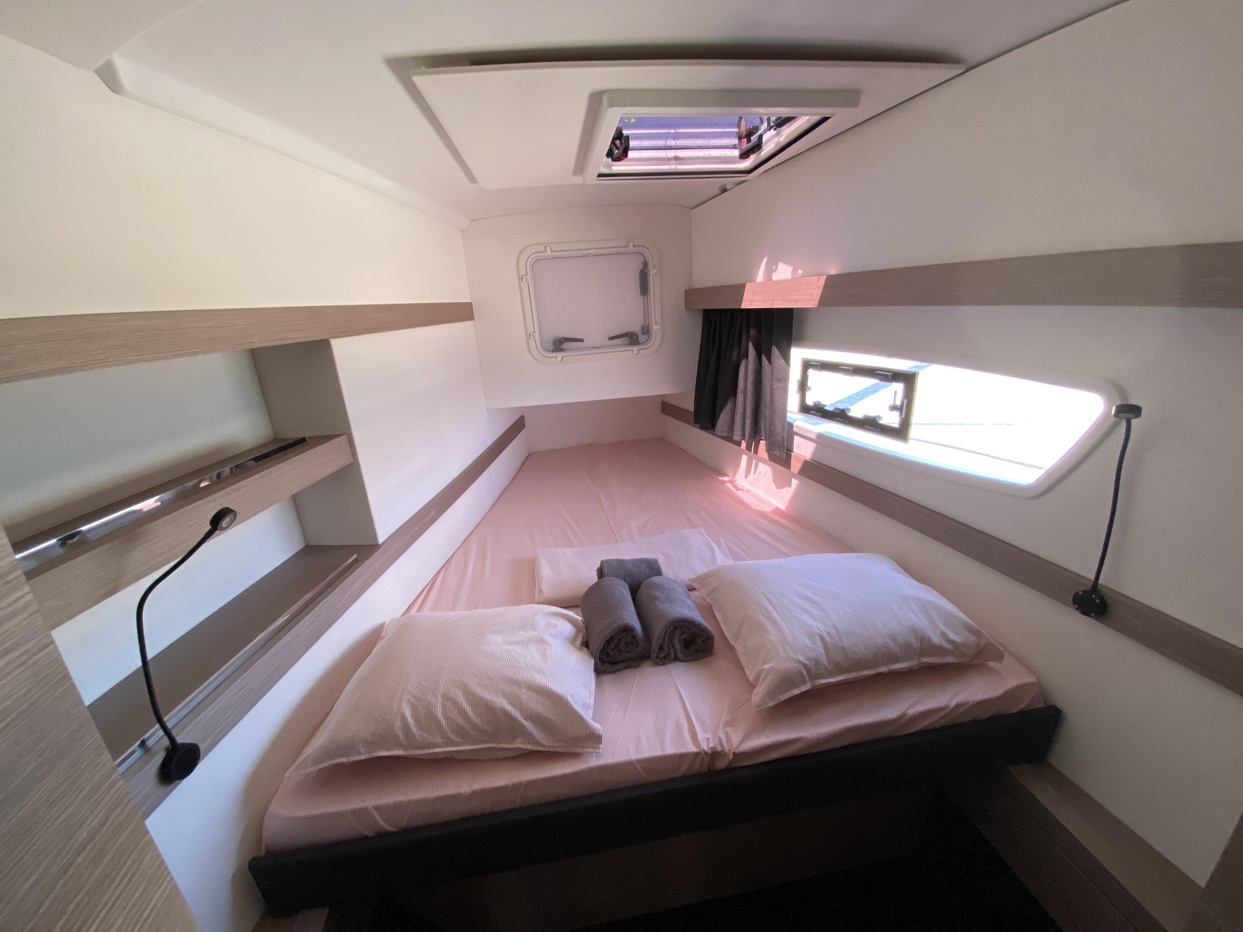 Photo #22 - Isla 40 (Foutaine Pajot ISLA 40) in Portimao - 16165
