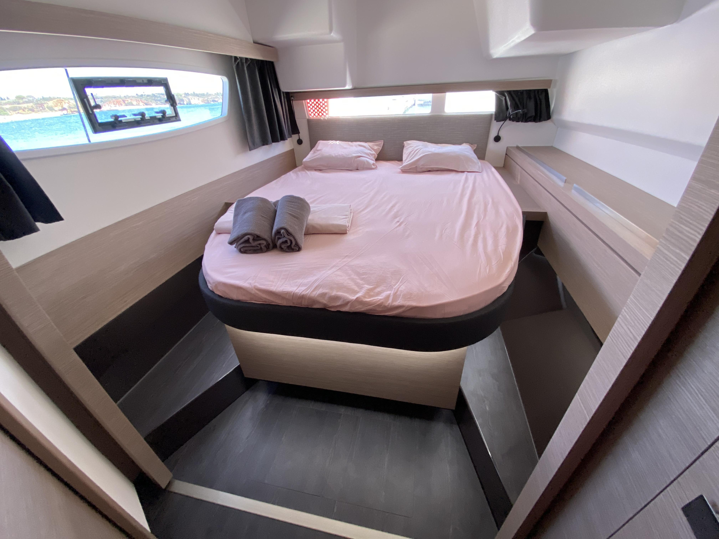 Photo #15 - Isla 40 (Foutaine Pajot ISLA 40) in Portimao - 16165