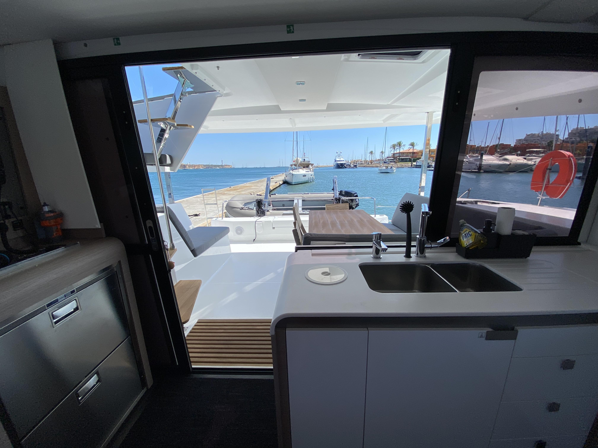 Photo #4 - Isla 40 (Foutaine Pajot ISLA 40) in Portimao - 16165