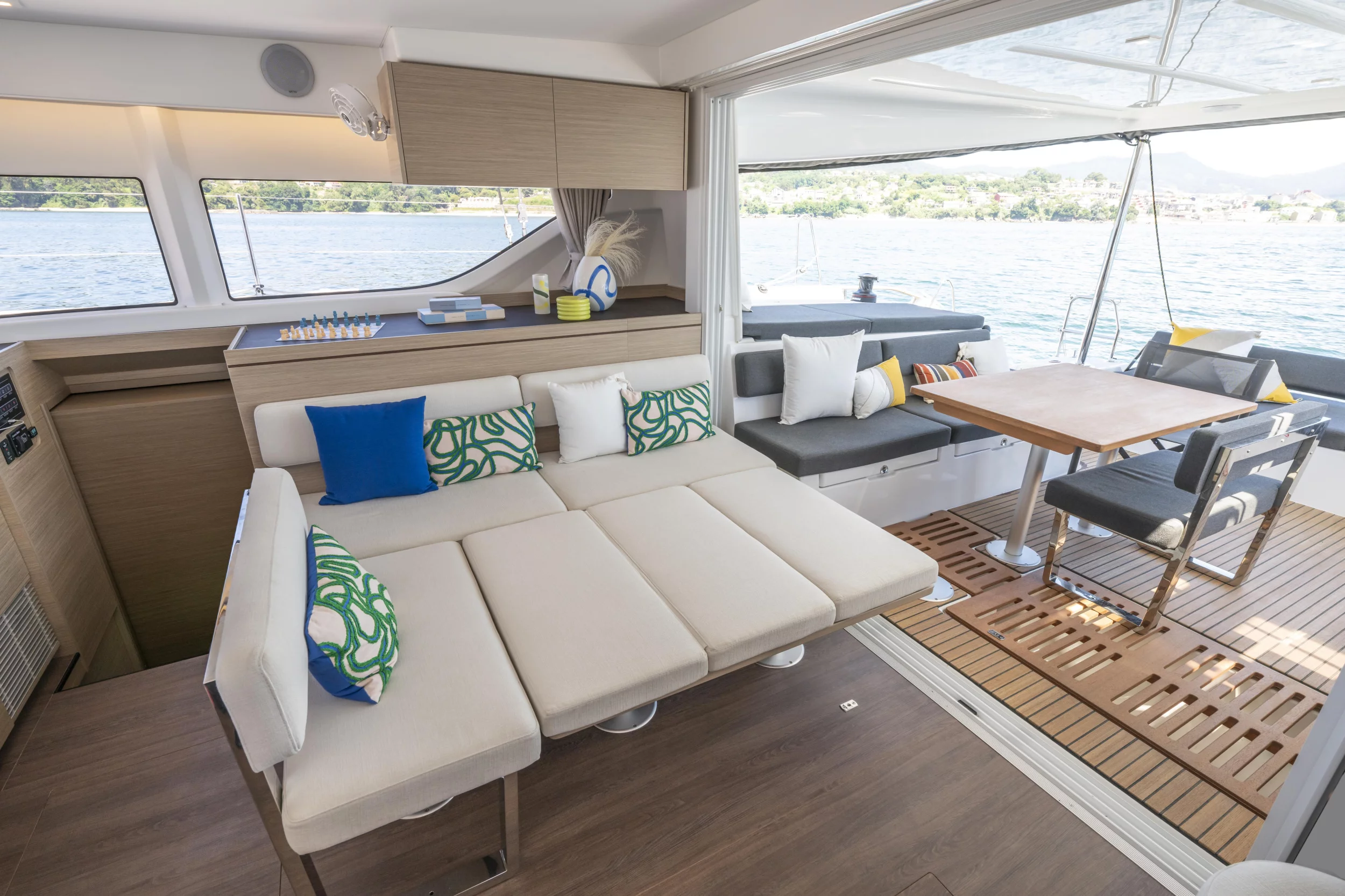 Lagoon 43 (Aurora Blue - Premium line)  - 3