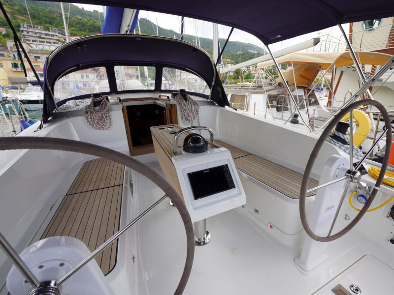 Photo #8 - Bavaria 41 Cruiser (Carlotta) in Vibo Marina - 12954