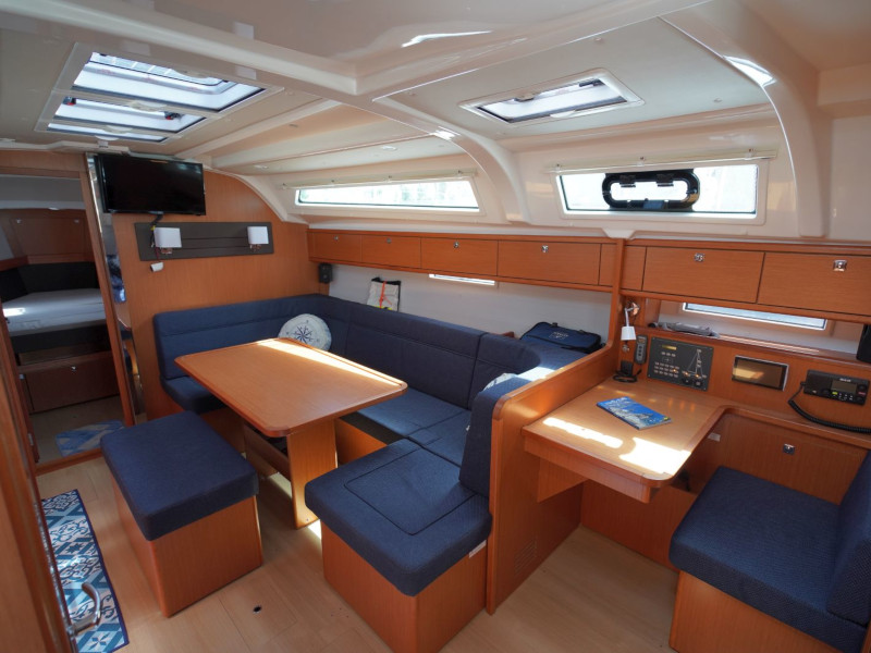 Photo #7 - Bavaria 41 Cruiser (Carlotta) in Vibo Marina - 12954