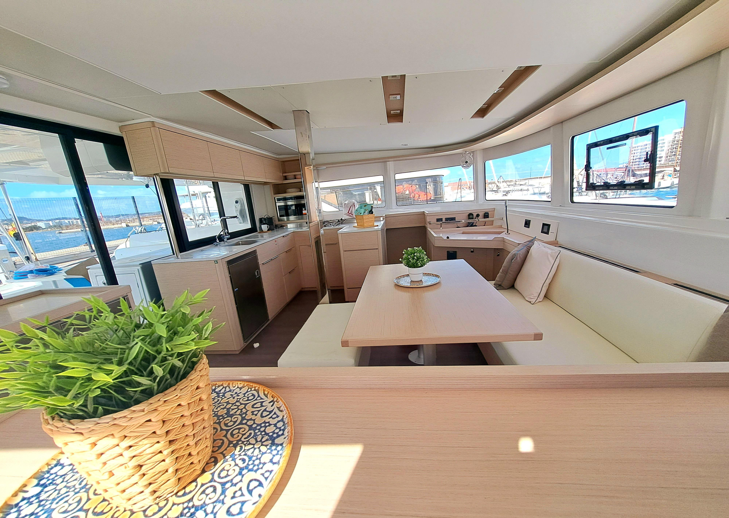 Photo #8 - LAGOON 46 / 4 CABINS (BLUE REGENERATION) in Sant Antoni de Portmany - 12623