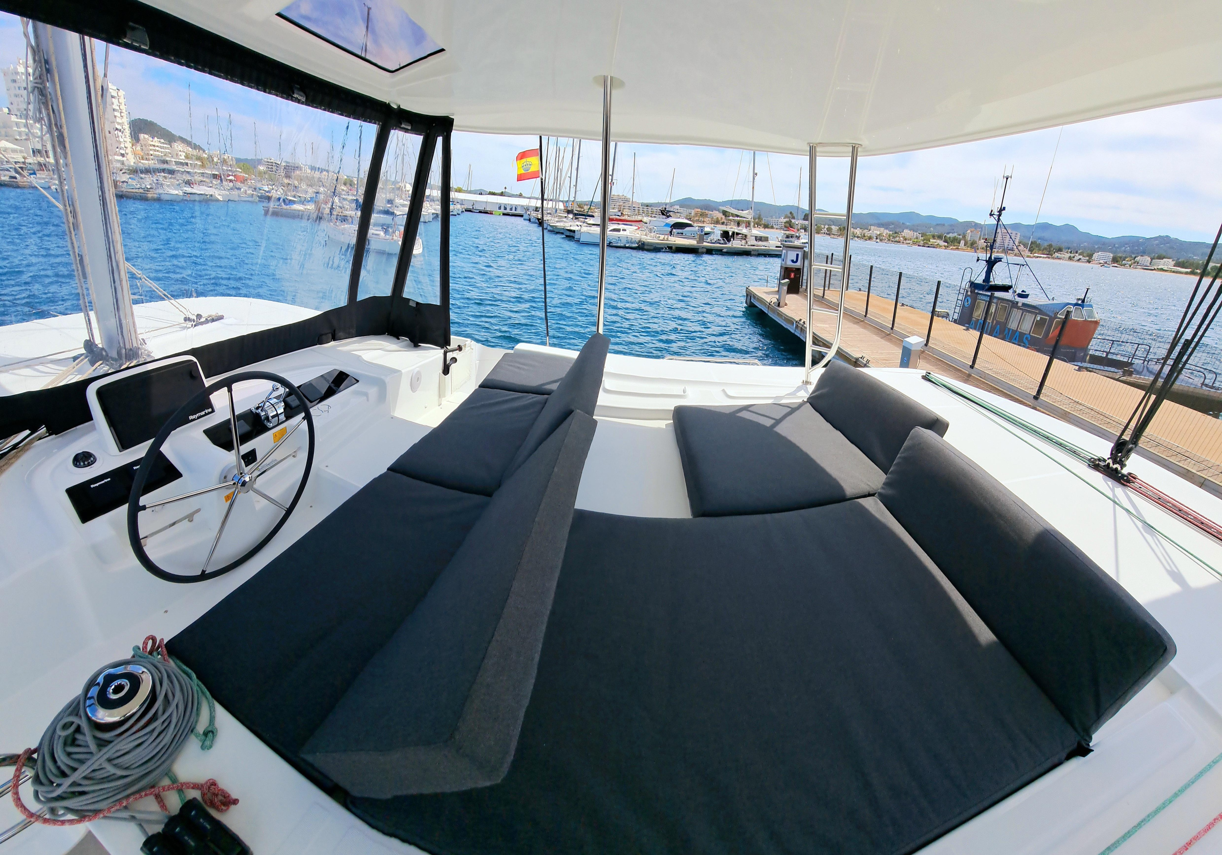 Photo #11 - LAGOON 46 / 4 CABINS (BLUE REGENERATION) in Sant Antoni de Portmany - 12623
