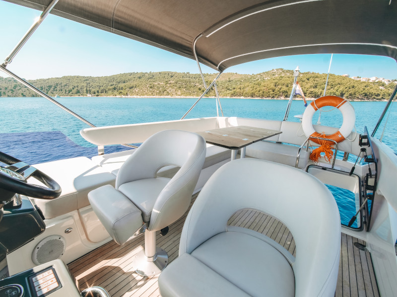 Photo #13 - Bavaria R40 FLY (Borimir) en Trogir - 8035
