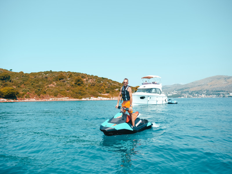 Photo #21 - Bavaria R40 FLY (Borimir) en Trogir - 8035