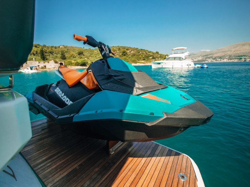 Photo #26 - Bavaria R40 FLY (Borimir) en Trogir - 8035