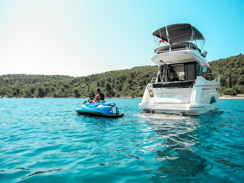 Photo #11 - Bavaria R40 FLY (Borimir) en Trogir - 8035