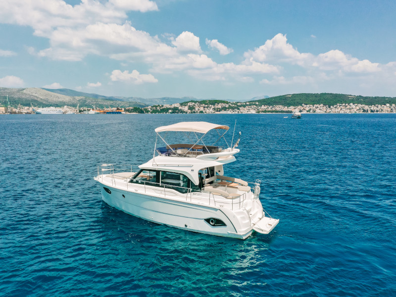 Photo #9 - Bavaria E40 Fly (Ivona) in Trogir - 8033