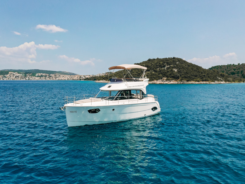 Photo #15 - Bavaria E40 Fly (Ivona) in Trogir - 8033