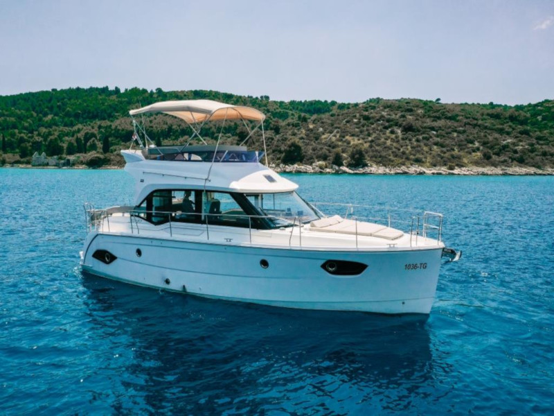 Photo #7 - Bavaria E40 Fly (Ivona) in Trogir - 8033