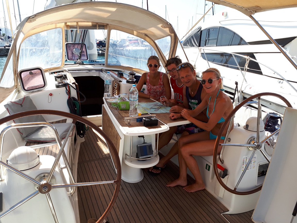 Photo #5 - Beneteau Oceanis 40 (Tosca) in Eleusis - 4116
