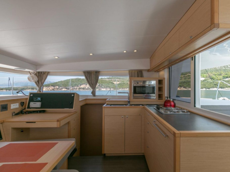 Photo #4 - Lagoon 400 S2 (Armonia) in Paleros - 11674
