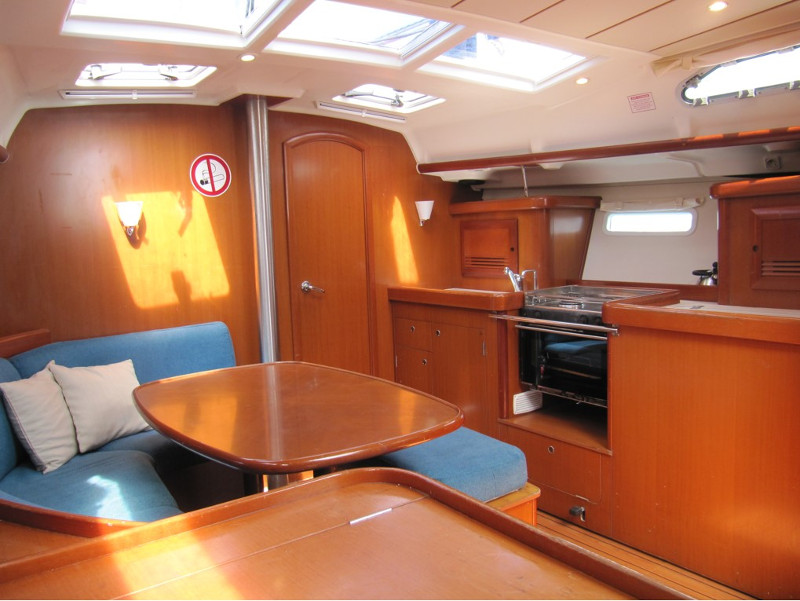 Photo #3 - Oceanis 393 Clipper (Mare) in Vinisce - 11010