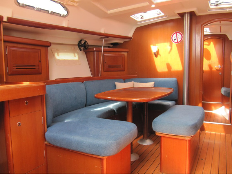 Photo #2 - Oceanis 393 Clipper (Mare) in Vinisce - 11010