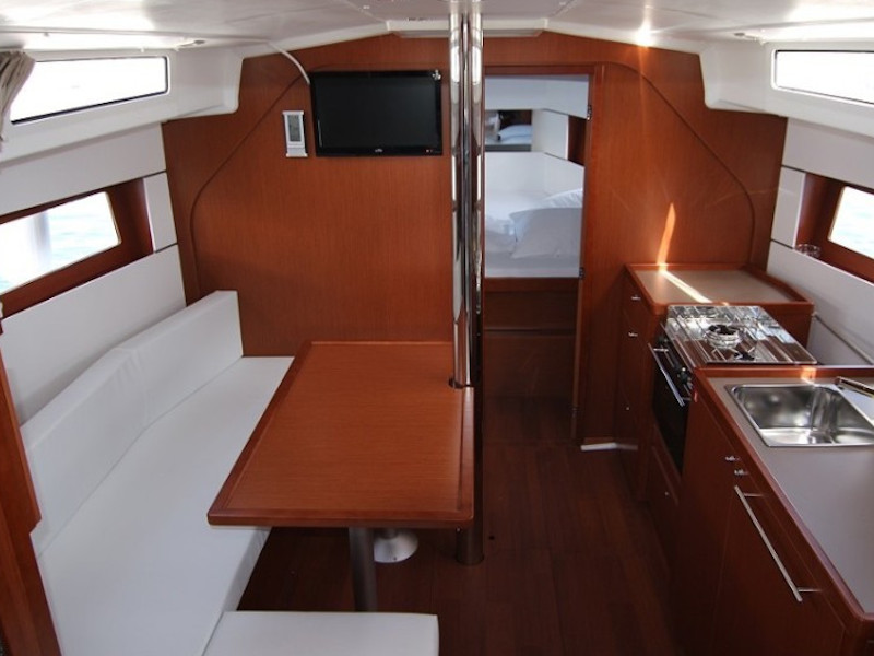 Photo #4 - OCEANIS 38.1 BT (AURA) in Sukosan - 7971