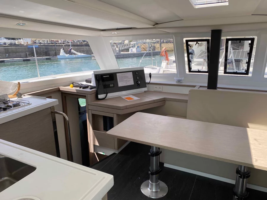 FOUTAINE PAJOT Lucia 40 (Ultimo) Interior image - 4