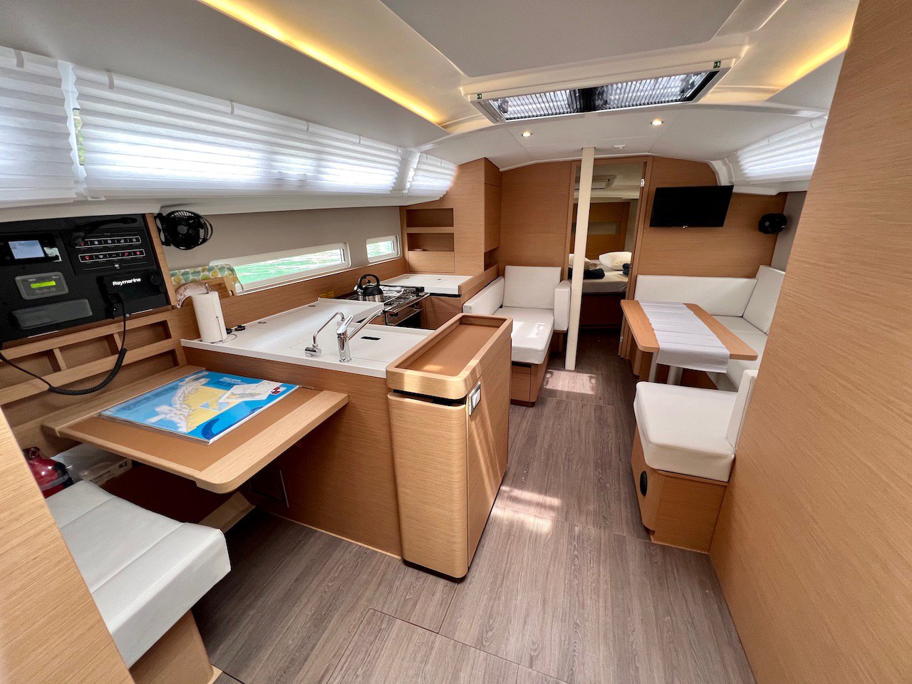 Photo #8 - Sun Odyssey 410 (Thalia) in Pula - 13448