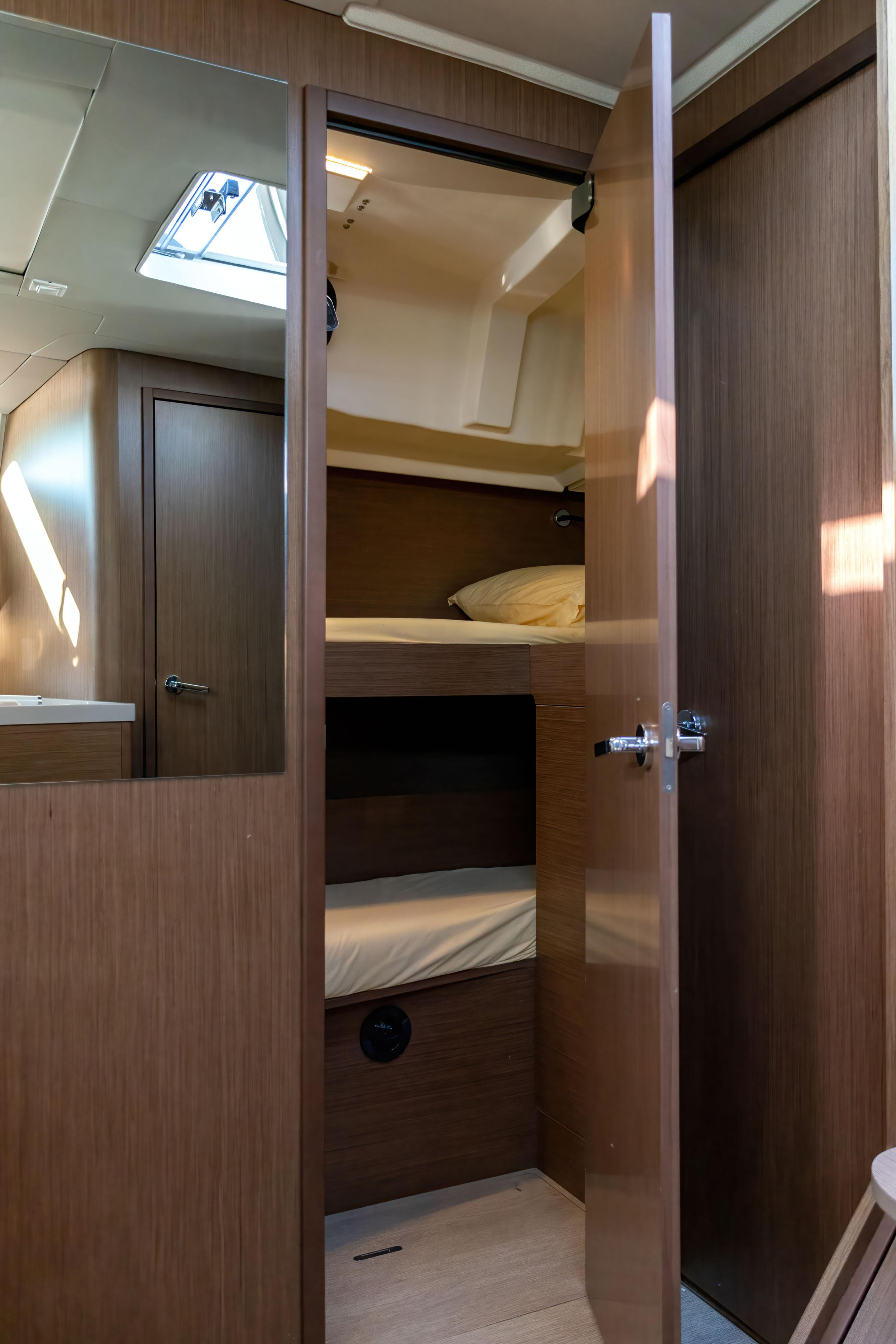 Photo #28 - Oceanis 46.1 ("Blue Odyssey, Beneteau Oceanis 46.1, 2020") en Nea Peramos - 17509