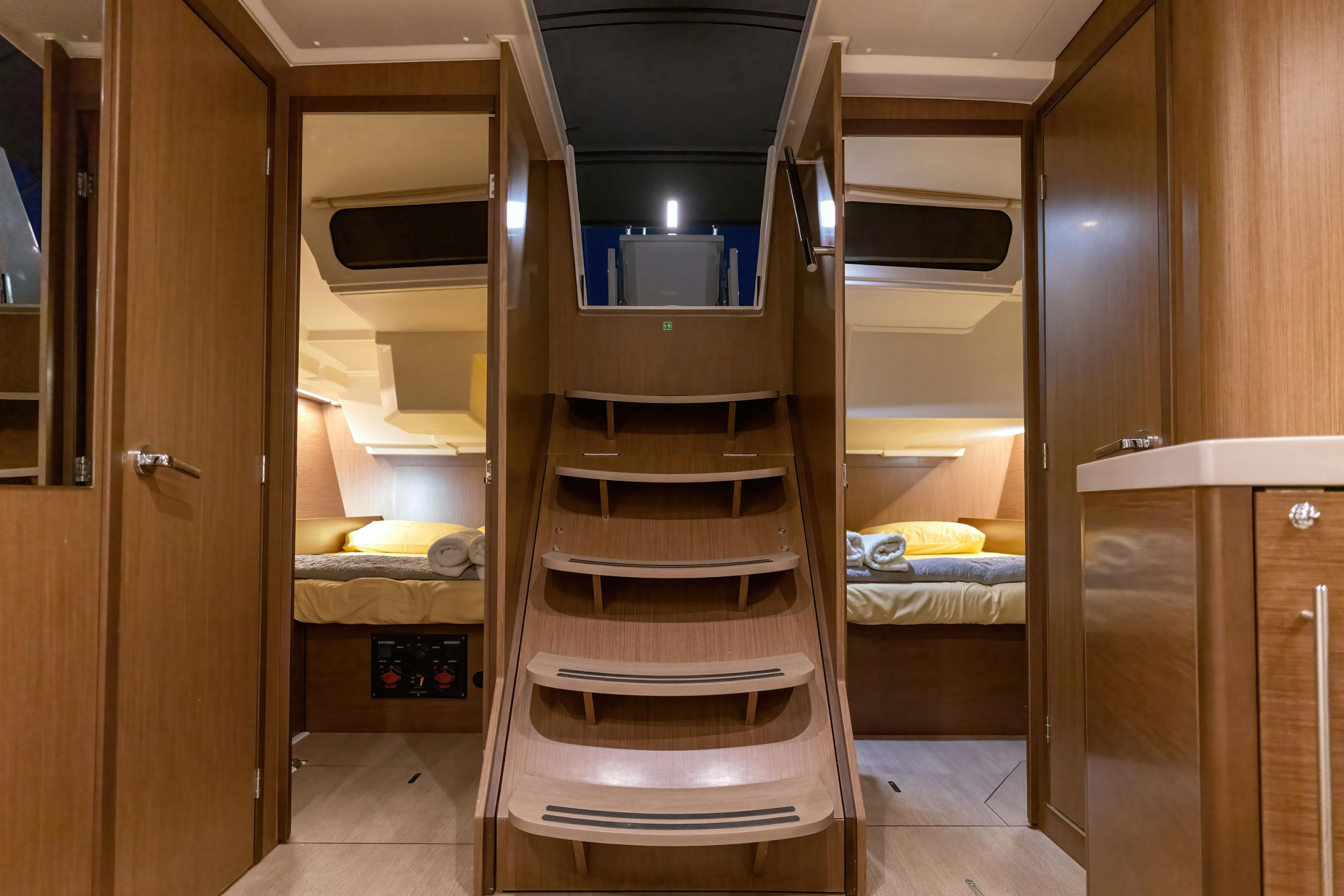 Photo #9 - Oceanis 46.1 ("Blue Odyssey, Beneteau Oceanis 46.1, 2020") en Nea Peramos - 17509