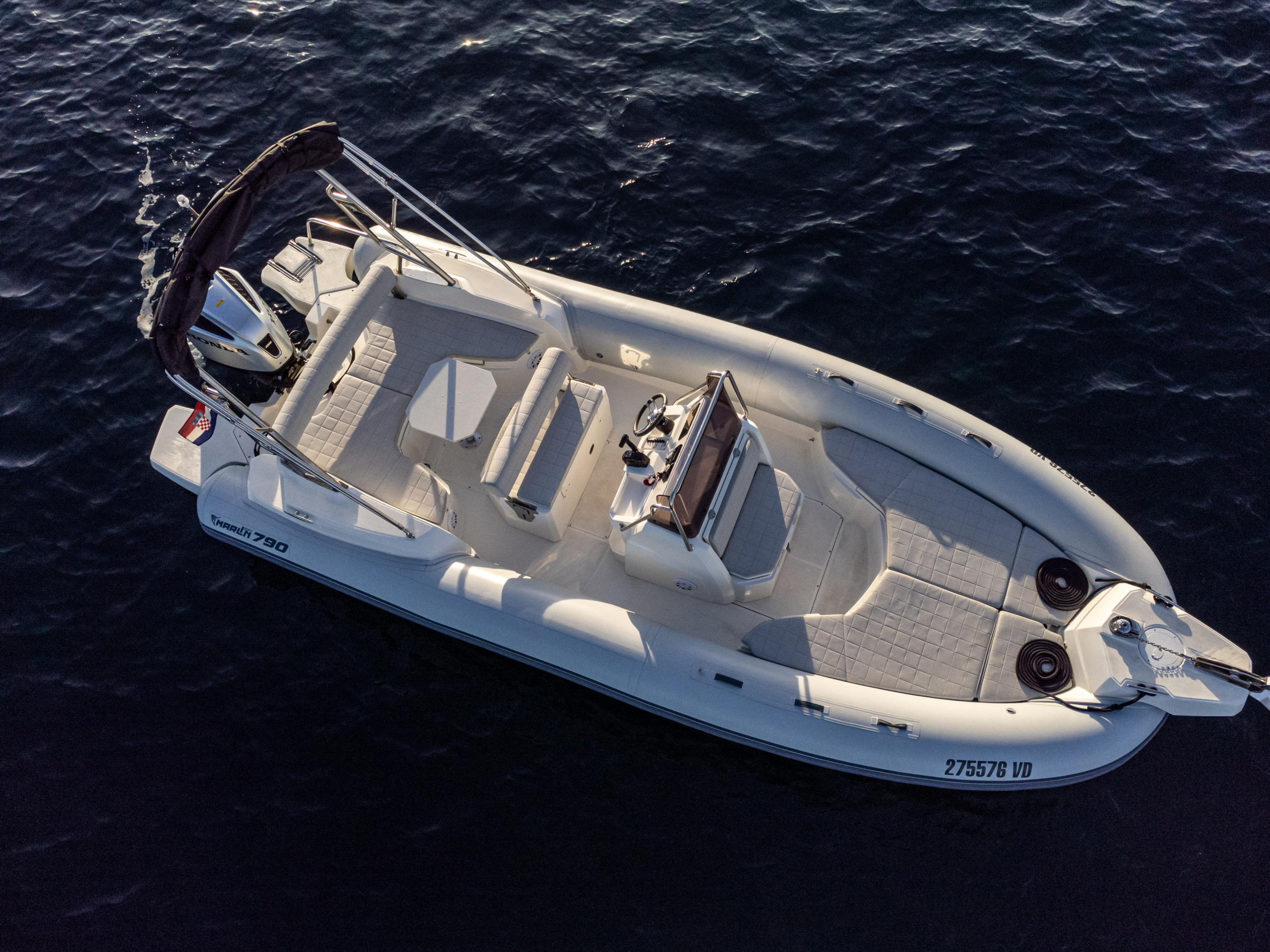 Photo #12 - Marlin 790 (Marlin) in Bullando Marina - 21496