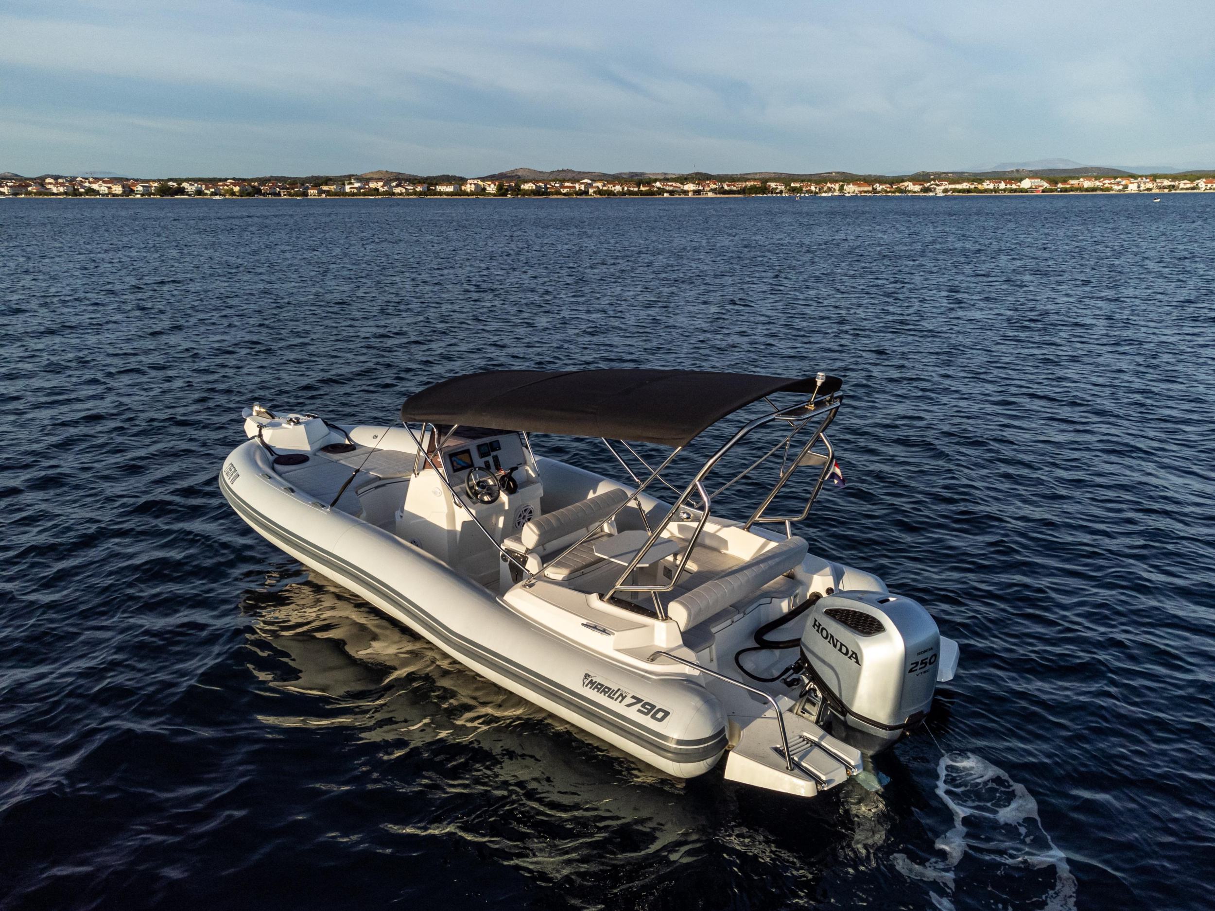 Photo #11 - Marlin 790 (Marlin) in Bullando Marina - 21496
