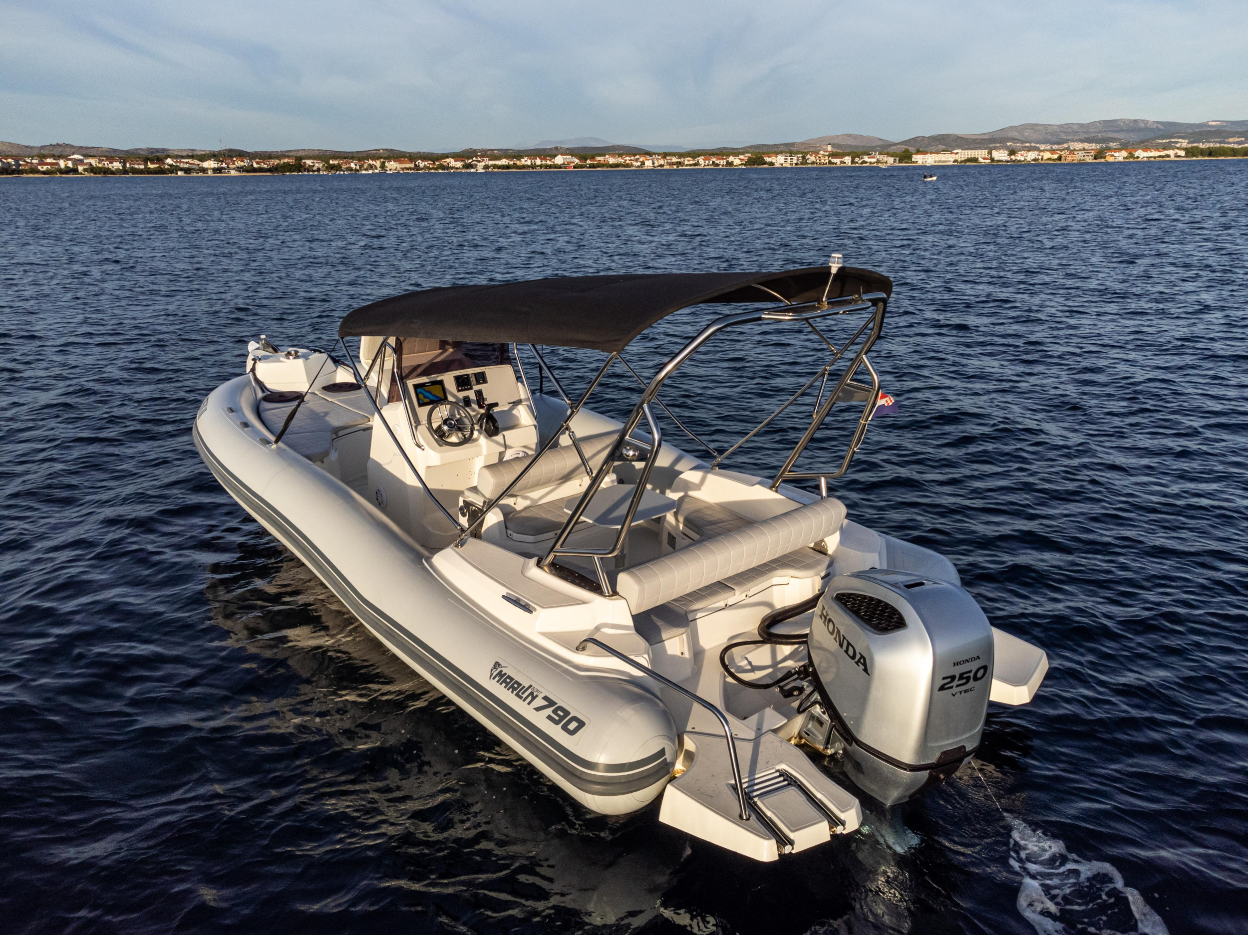 Photo #23 - Marlin 790 (Marlin) in Bullando Marina - 21496