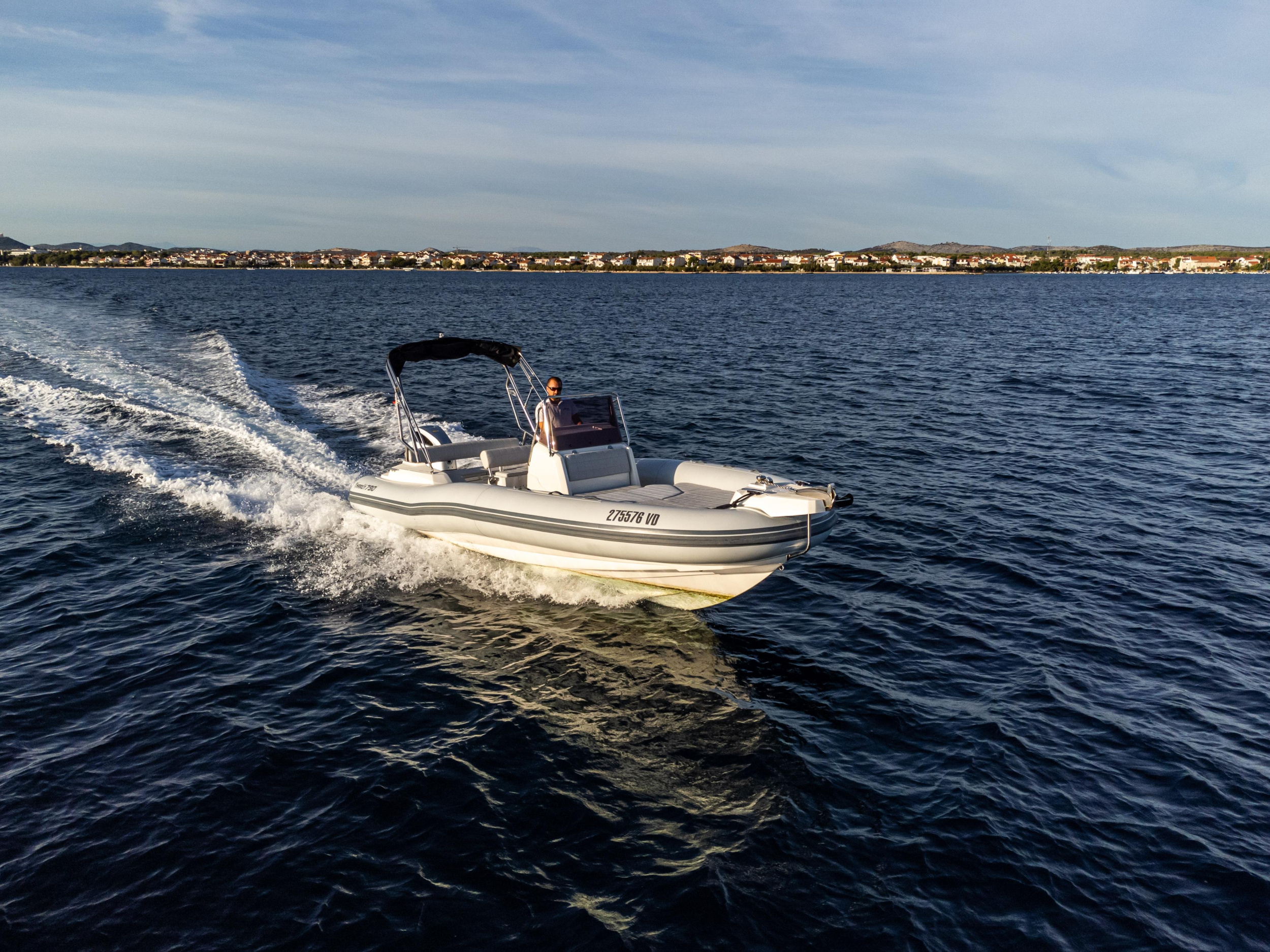 Photo #18 - Marlin 790 (Marlin) in Bullando Marina - 21496