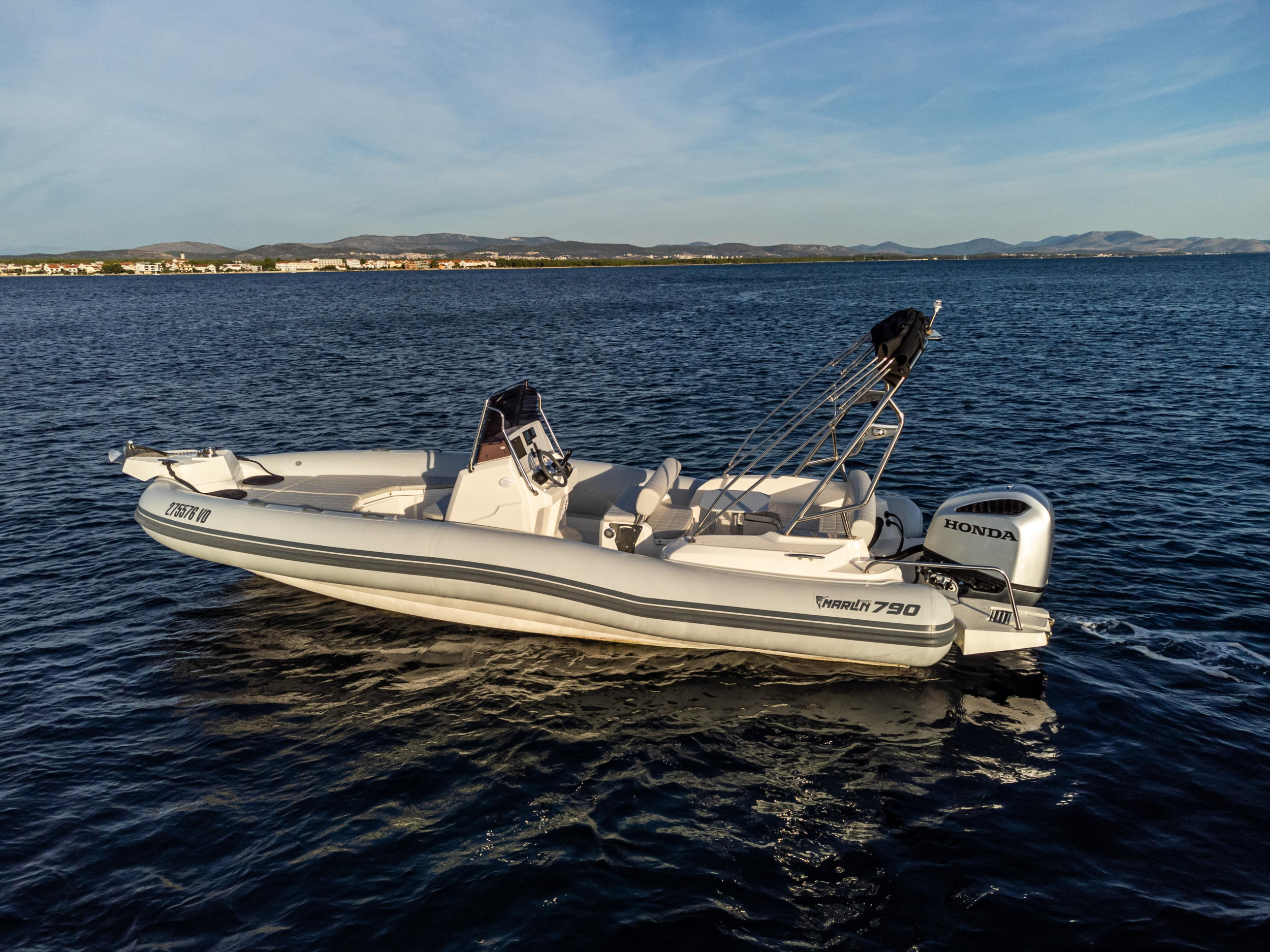 Photo #9 - Marlin 790 (Marlin) in Bullando Marina - 21496