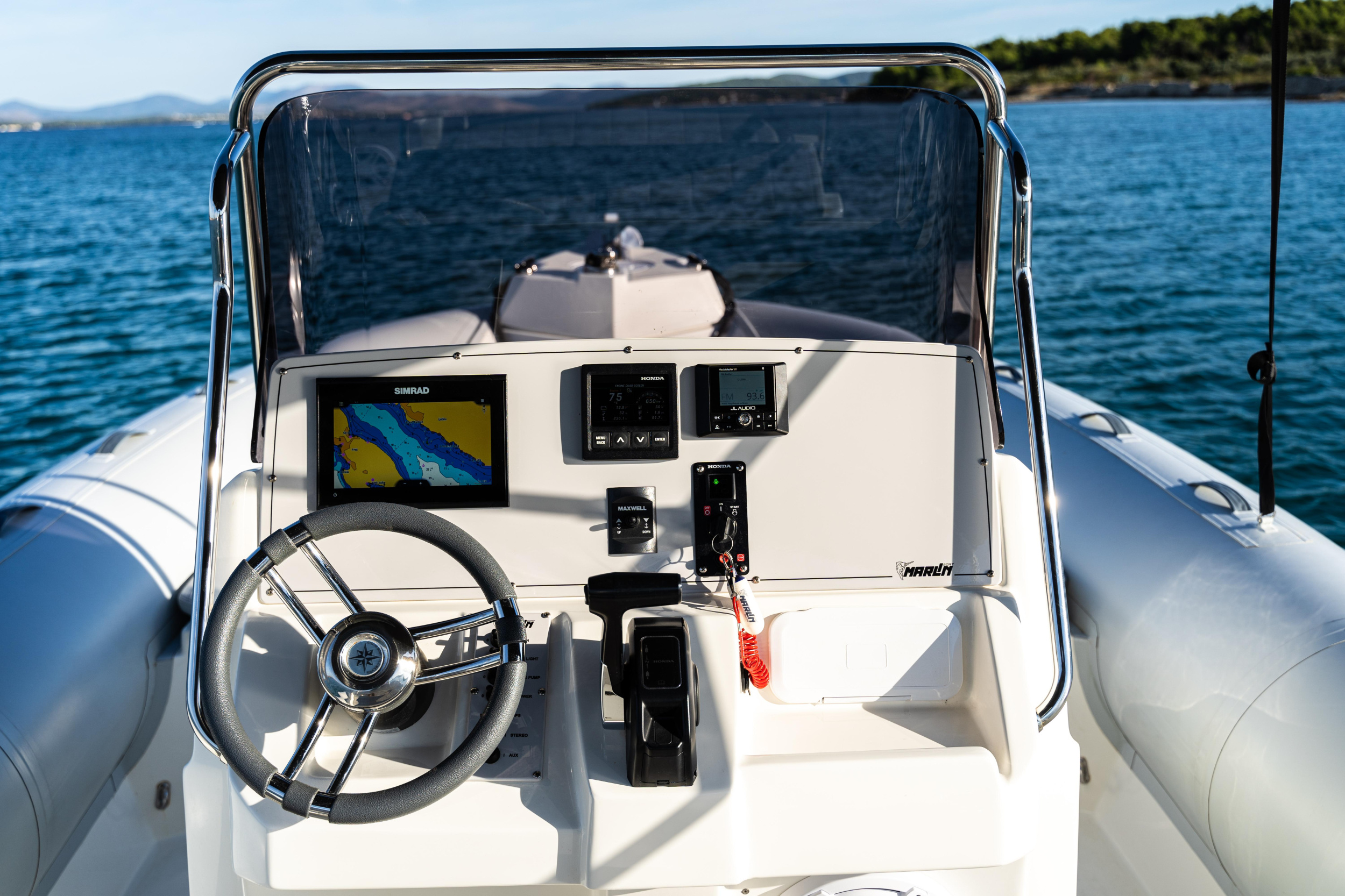 Photo #13 - Marlin 790 (Marlin) in Bullando Marina - 21496