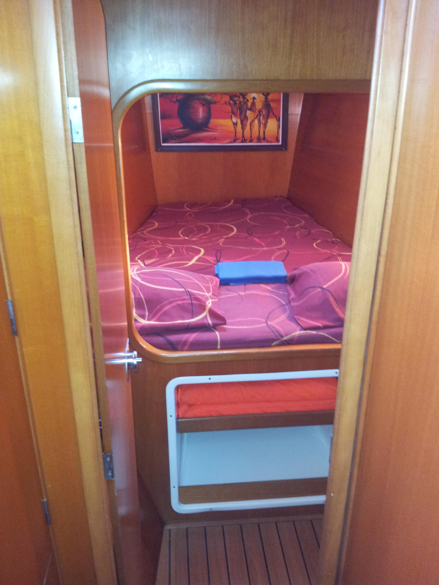 Photo #8 - Lagoon 380 (Sea Spirit (Nosy Be) - single cabin starboard - front) in Nosy Be - 21971