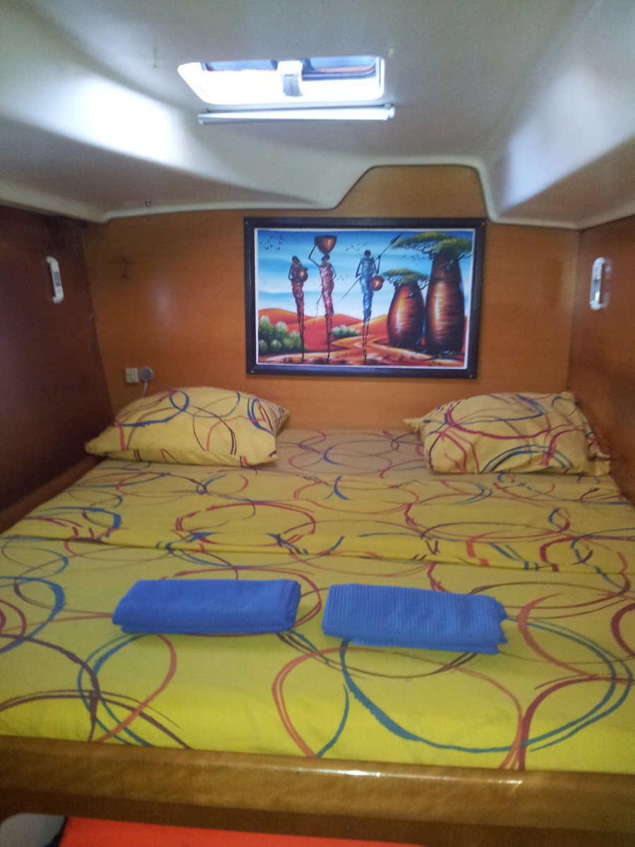 Photo #7 - Lagoon 380 (Sea Spirit (Nosy Be) - double cabin starboard - aft) in Nosy Be - 21969