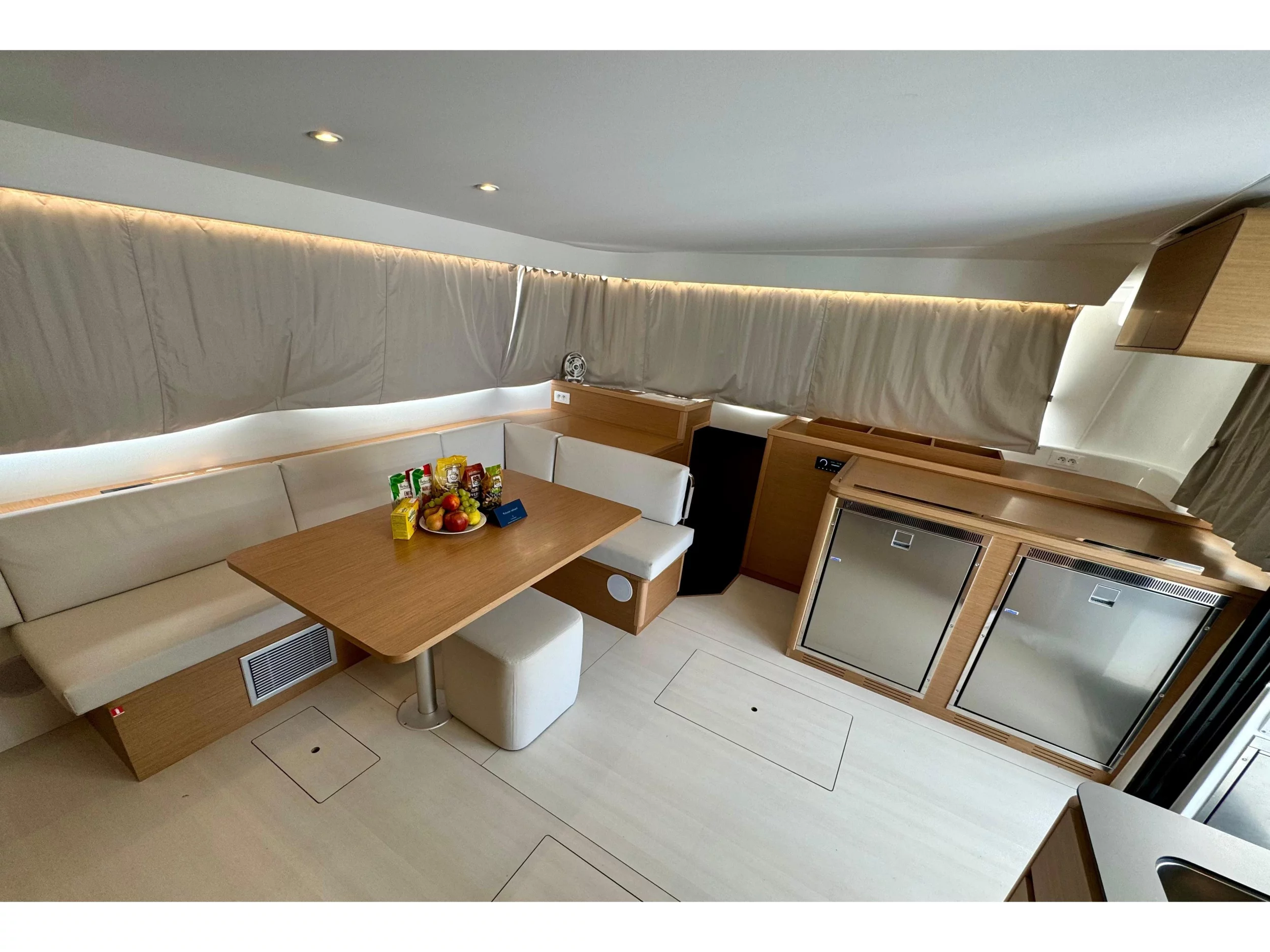 Excess 14 (Blue Kiss) Interior image - 12