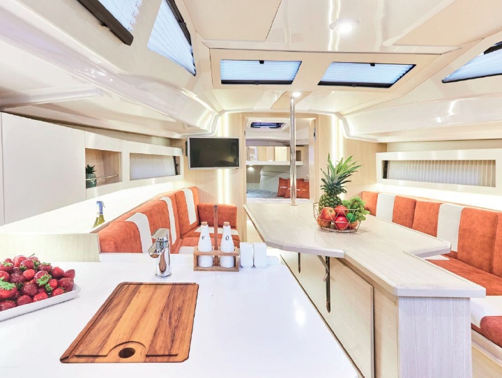 Photo #145 - Maxus 35 (see with our base extra options availability as Air Conditioned) (Angelmiles 1) in Valencia - 18976