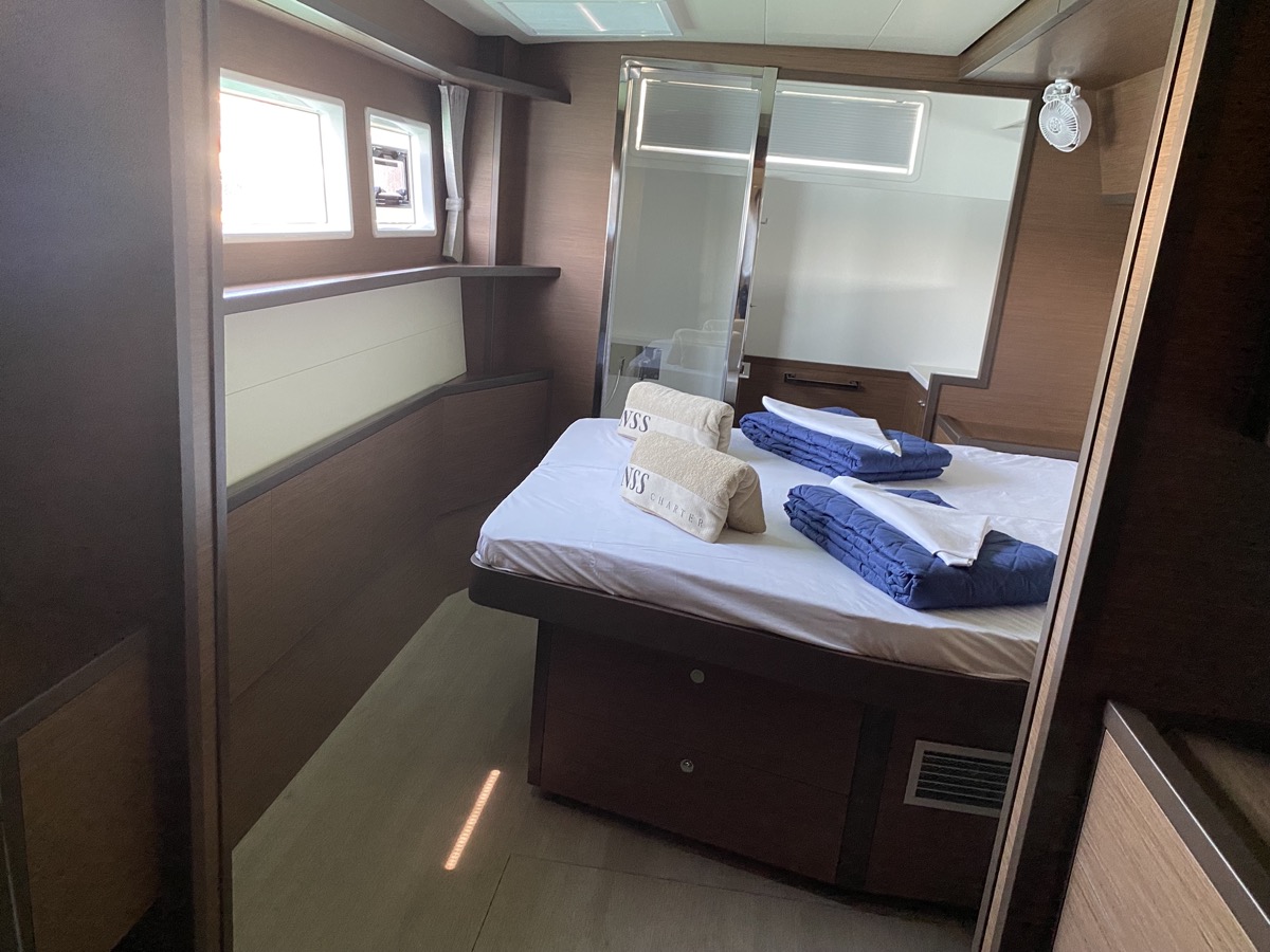 Photo #10 - Lagoon 52F (5 cab) (Orsa Maggiore (AC, WM, , Inverter, Tender Lift)) in Portisco - 11410