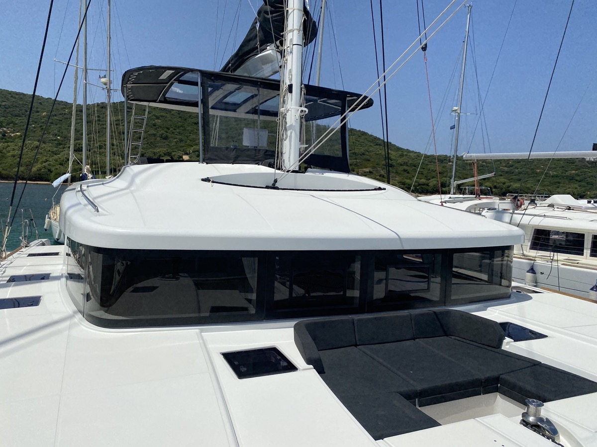 Photo #20 - Lagoon 52F (5 cab) (Naka (, WM, , Inverter, Tender Lift)) in Portisco - 9793